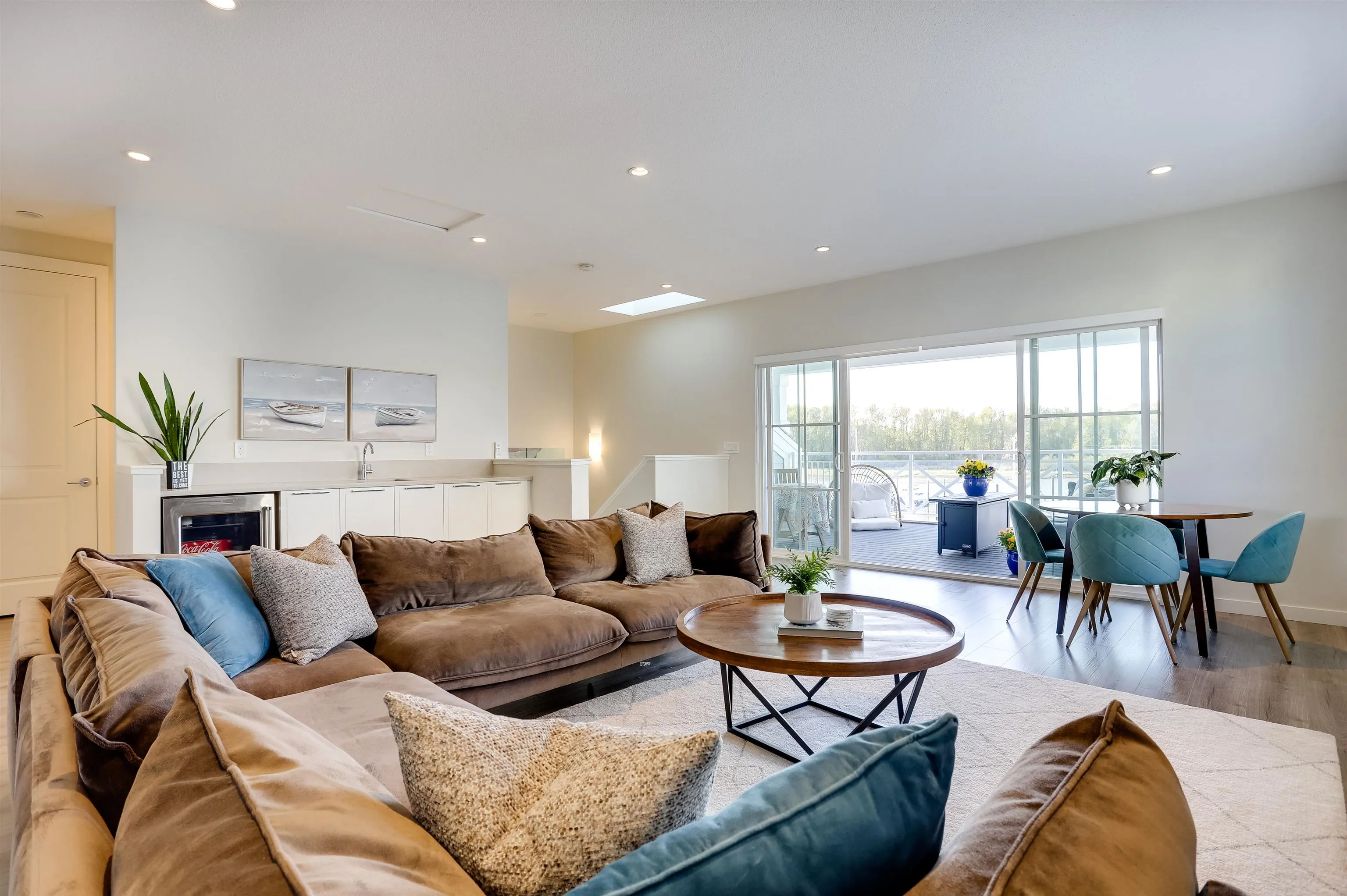100 5311 Admiral Way