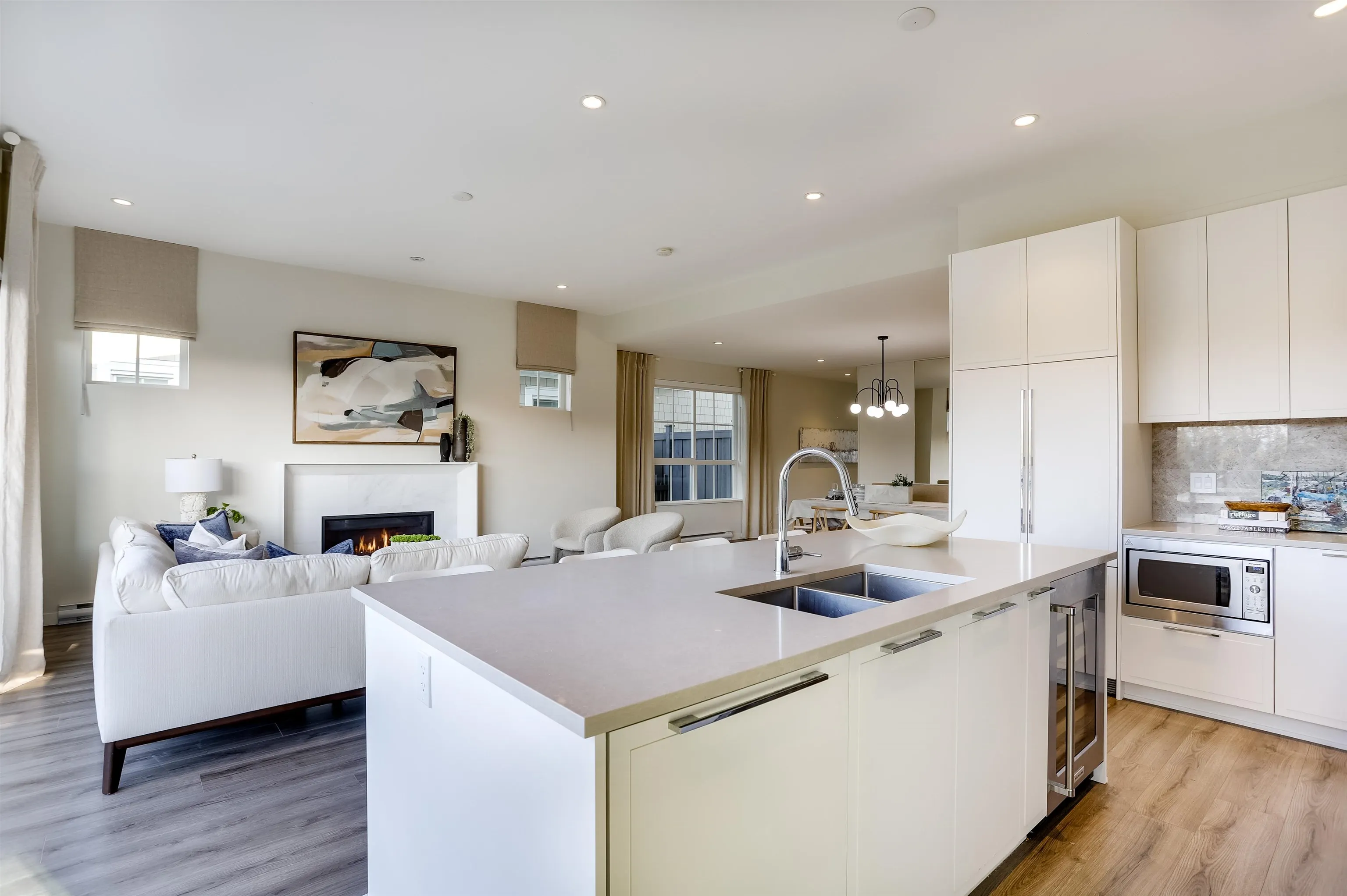 100 5311 Admiral Way