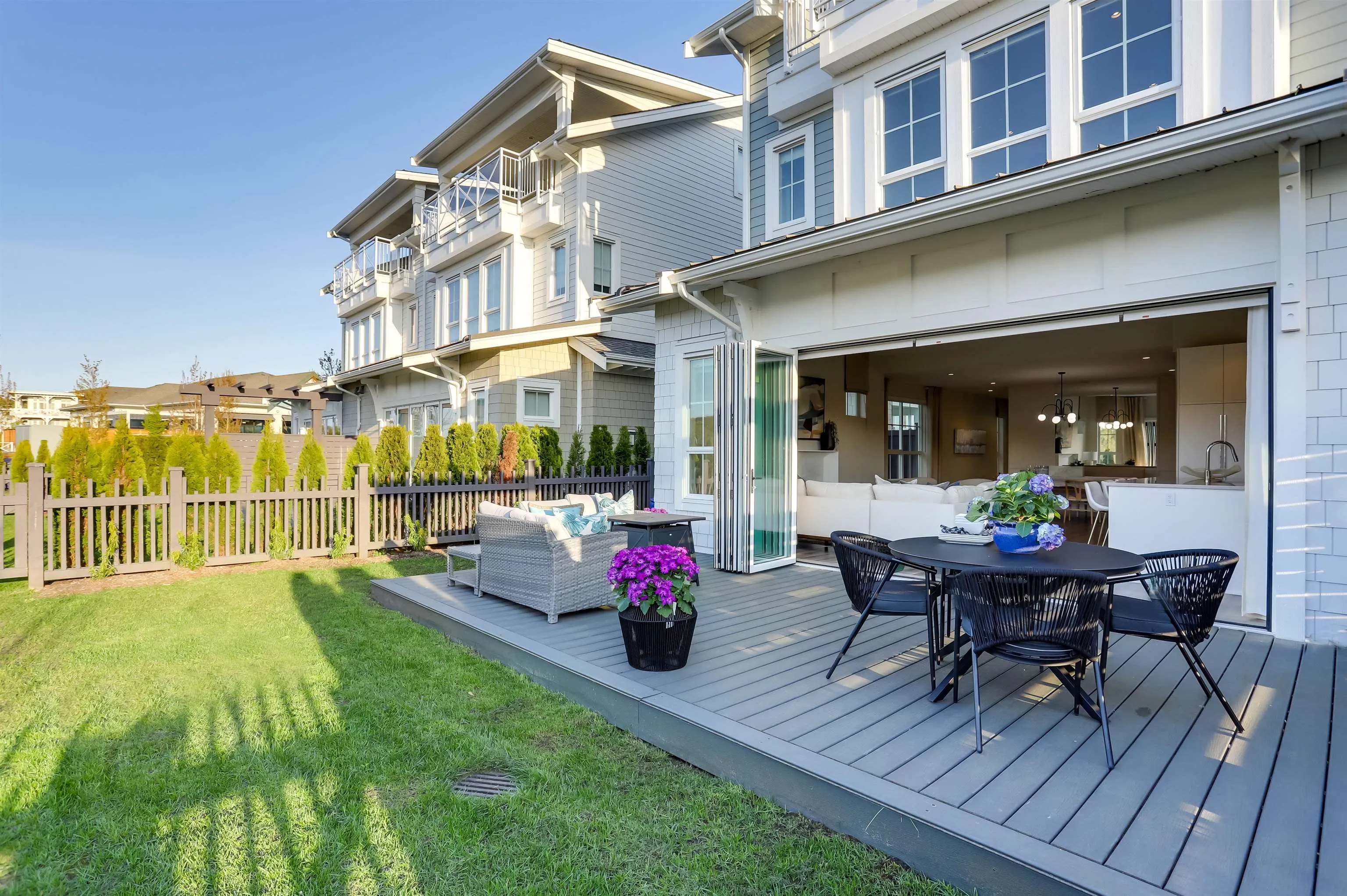 100 5311 Admiral Way