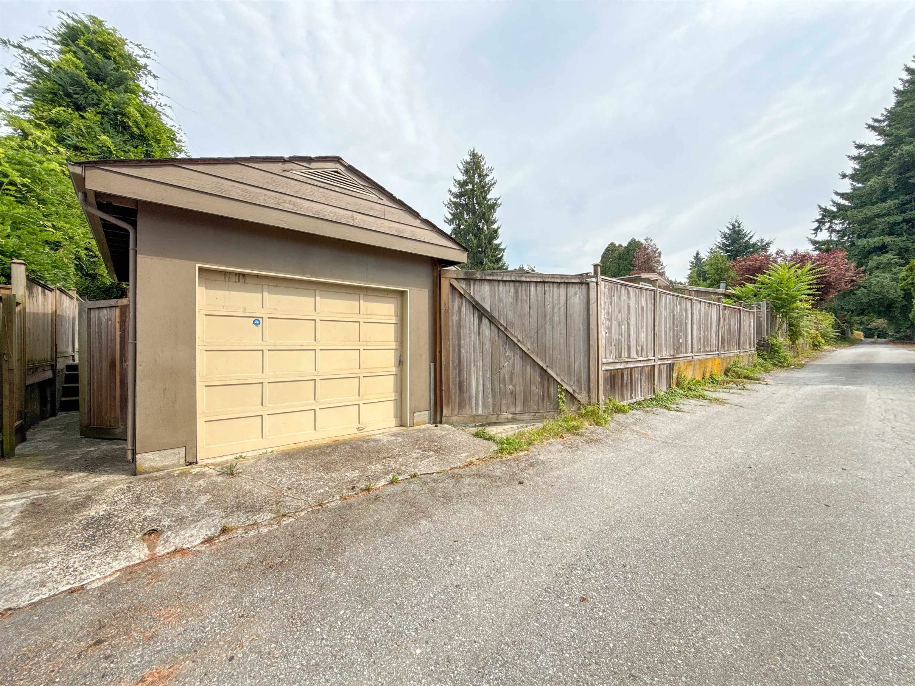 652 Shaw Avenue