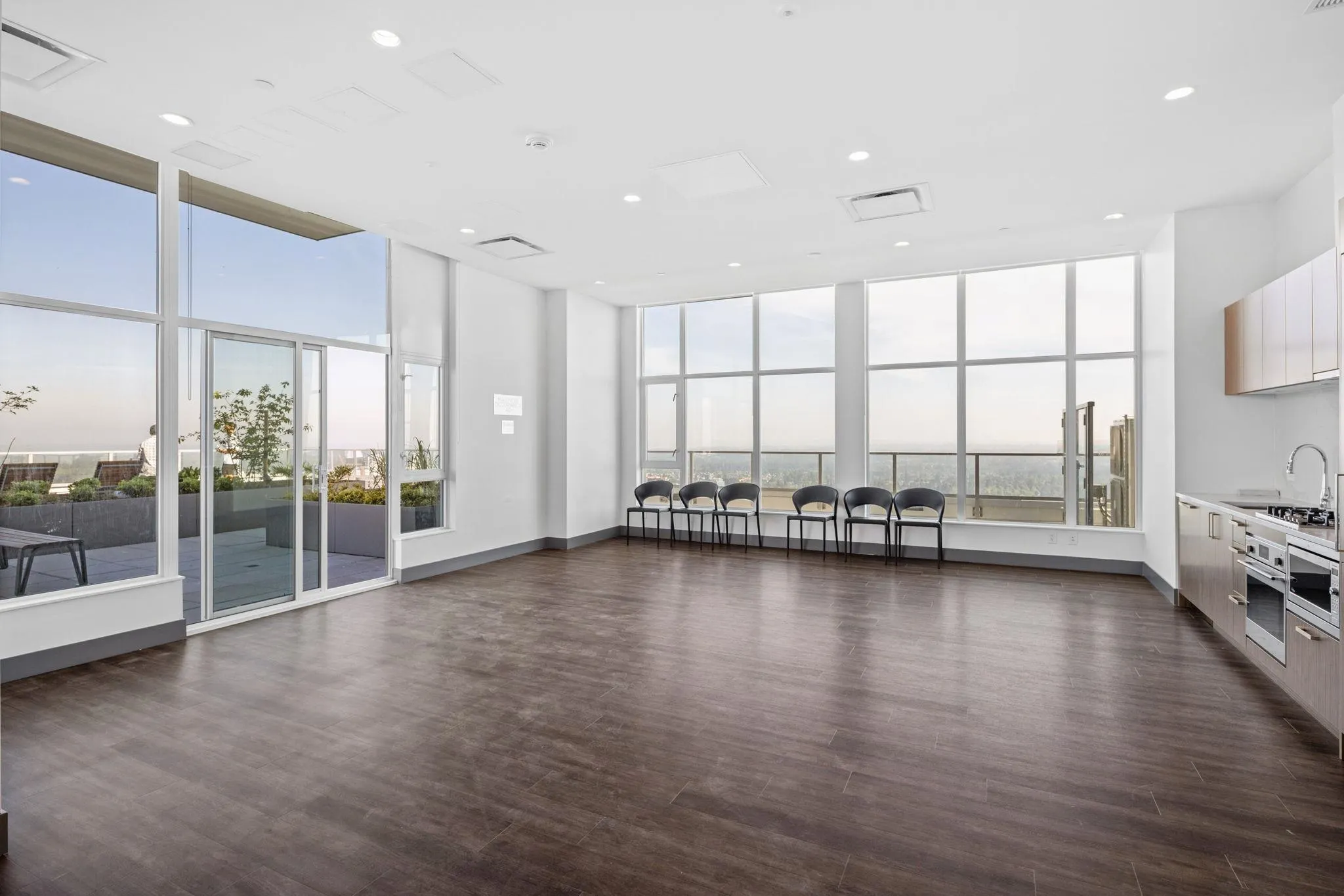 4305 13350 Central Avenue