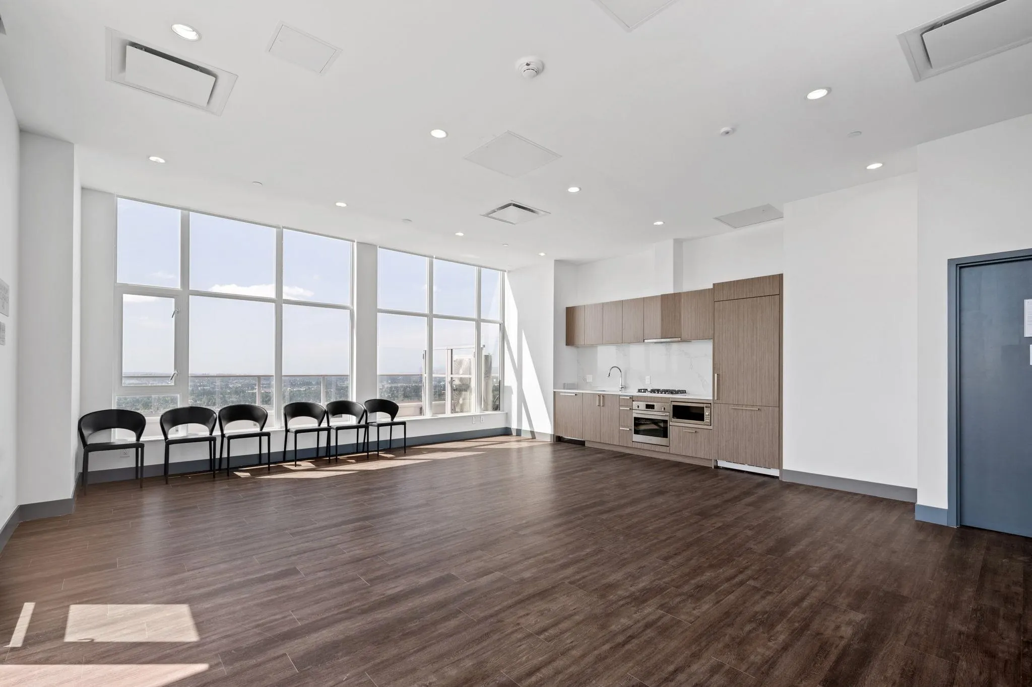 4305 13350 Central Avenue