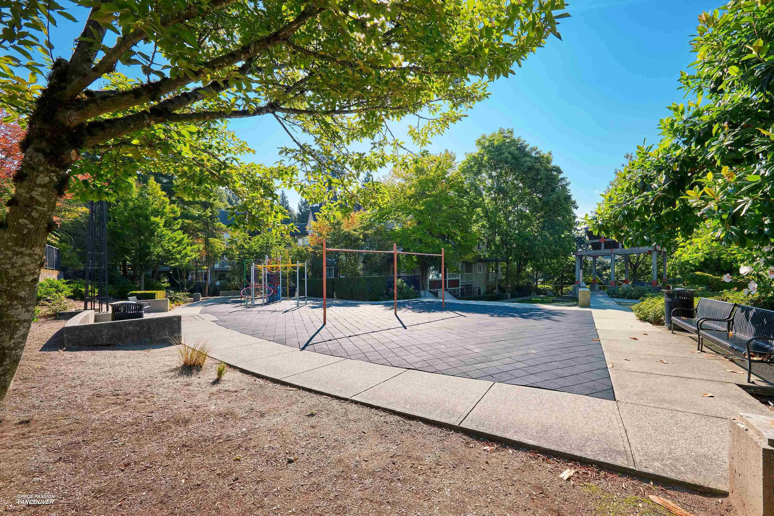 111 6833 Village Green