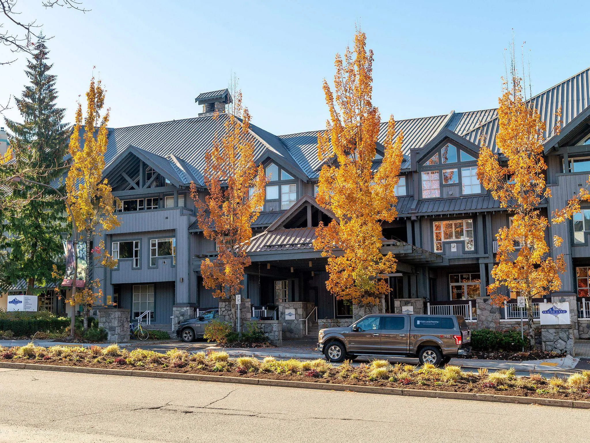 104 4573 Chateau Boulevard