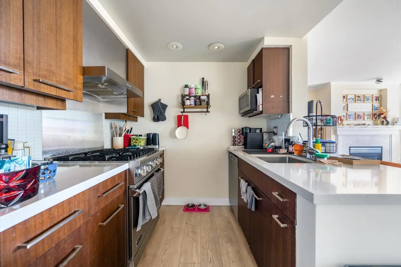 2608 198 Aquarius Mews