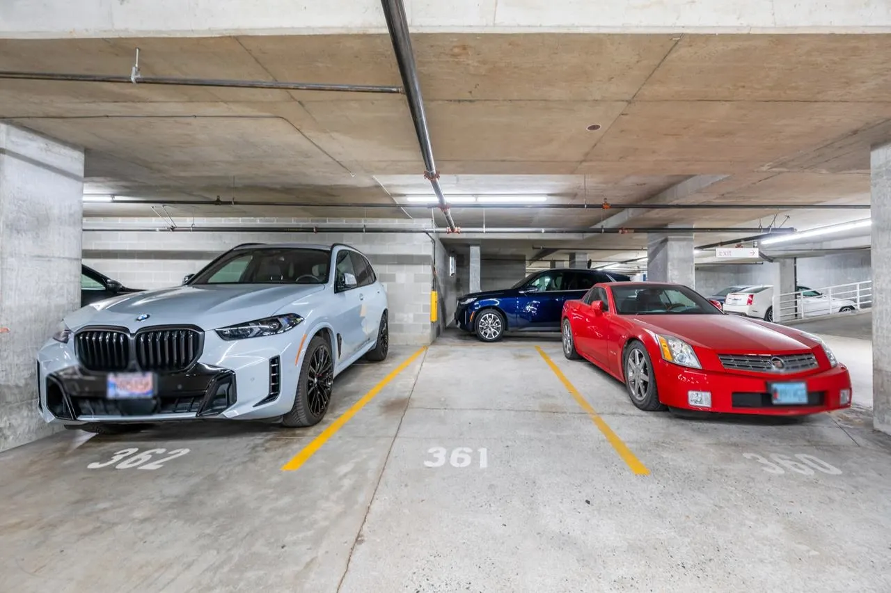 2608 198 Aquarius Mews