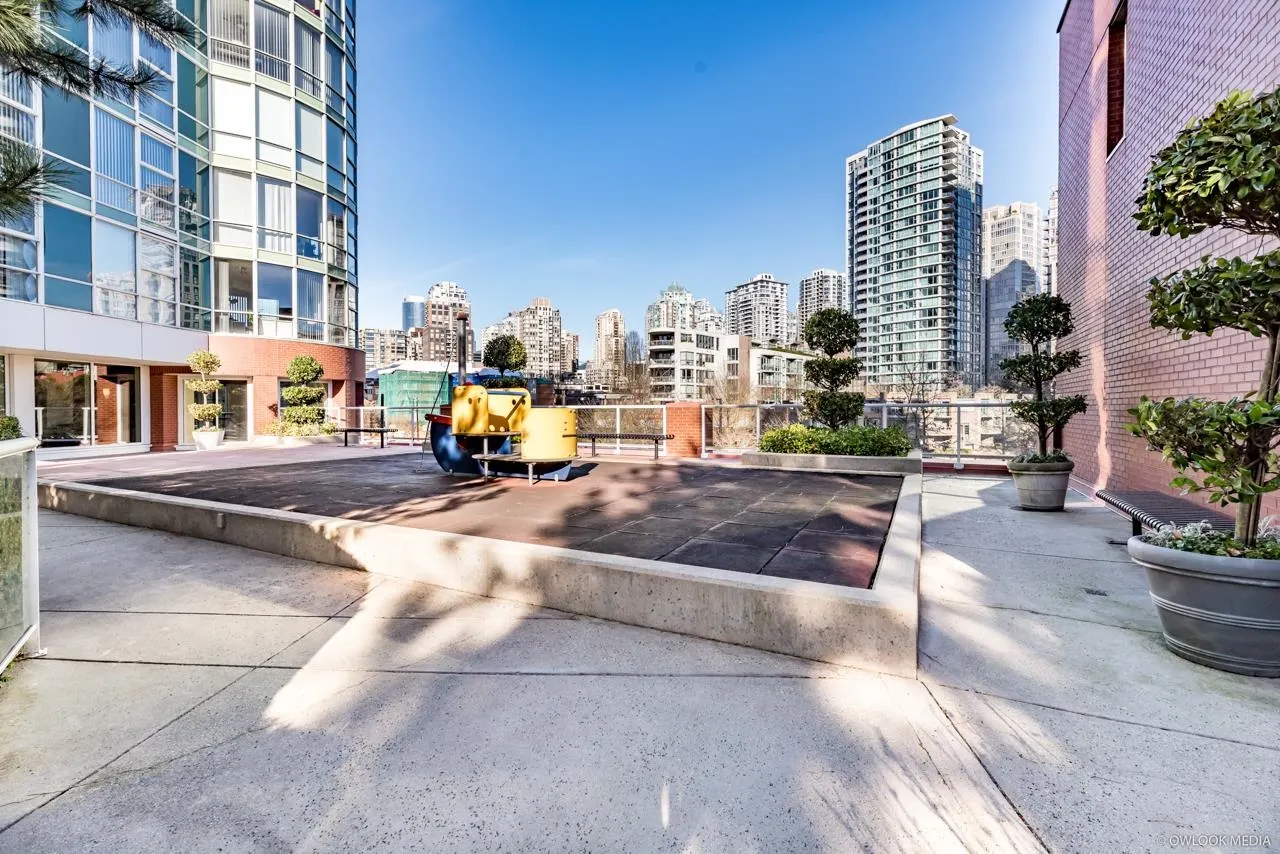 2608 198 Aquarius Mews