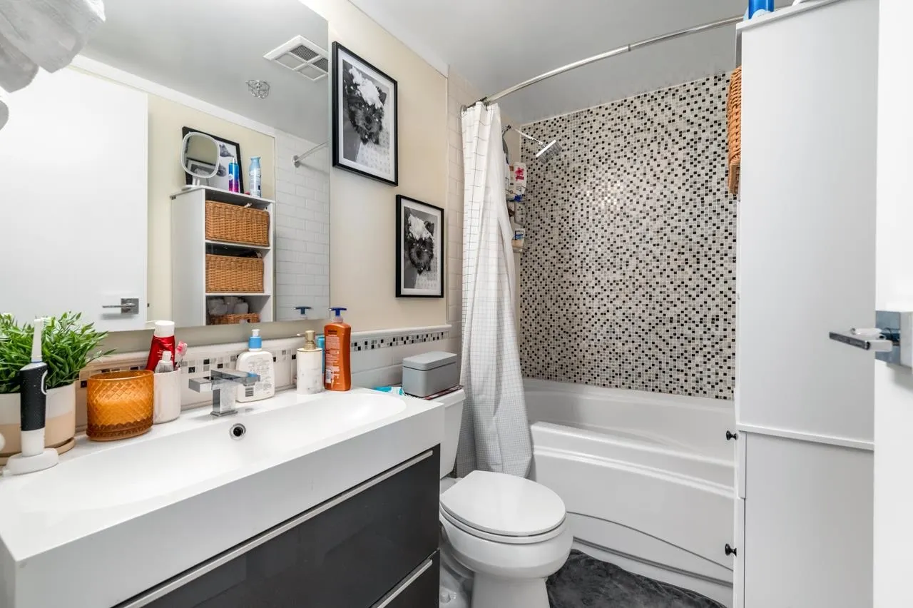 2608 198 Aquarius Mews