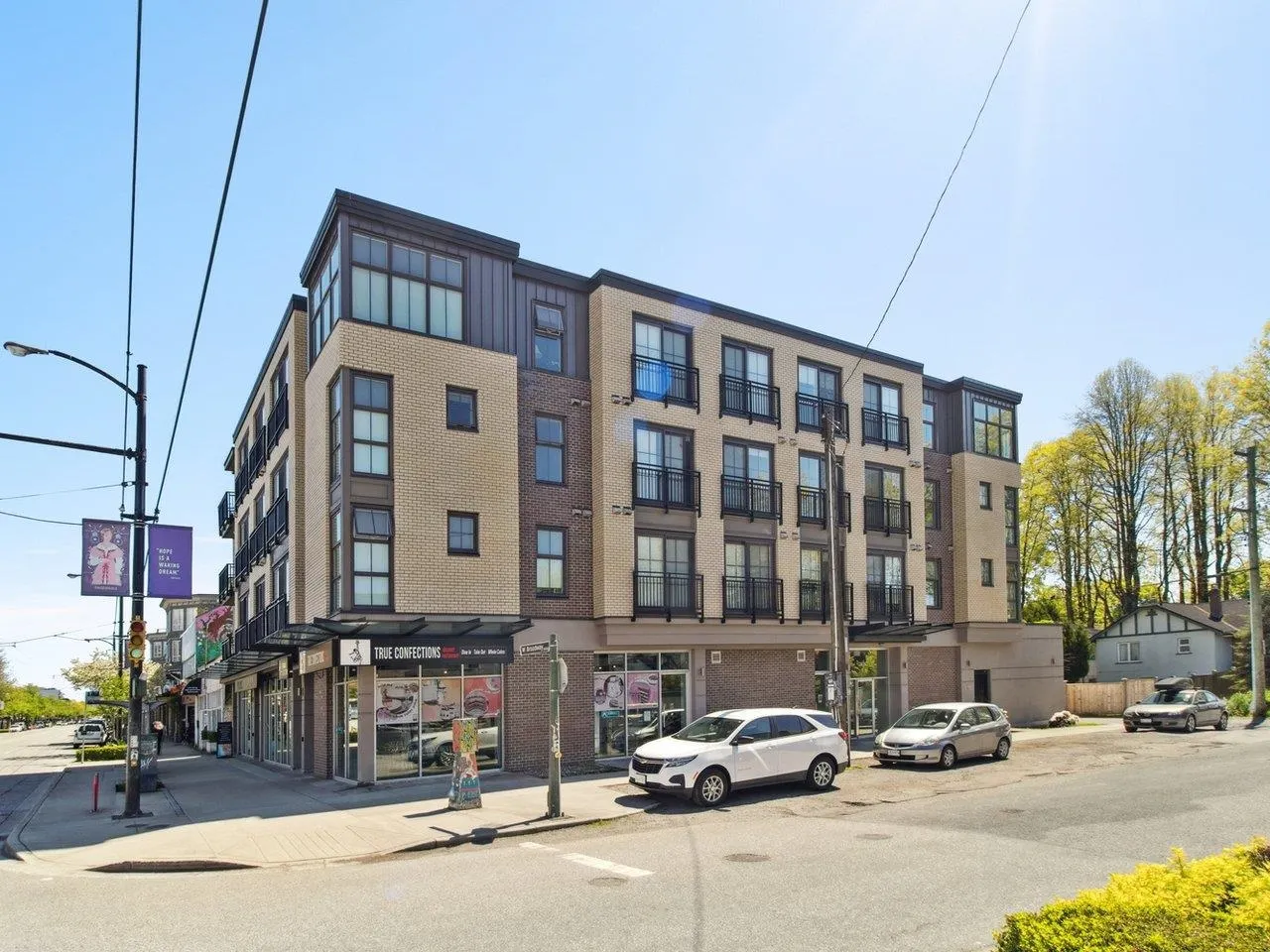 208 2528 Collingwood Street