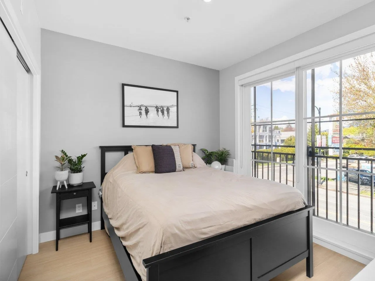 208 2528 Collingwood Street