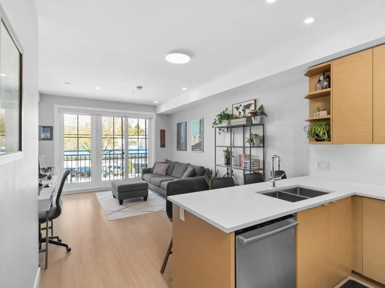 208 2528 Collingwood Street