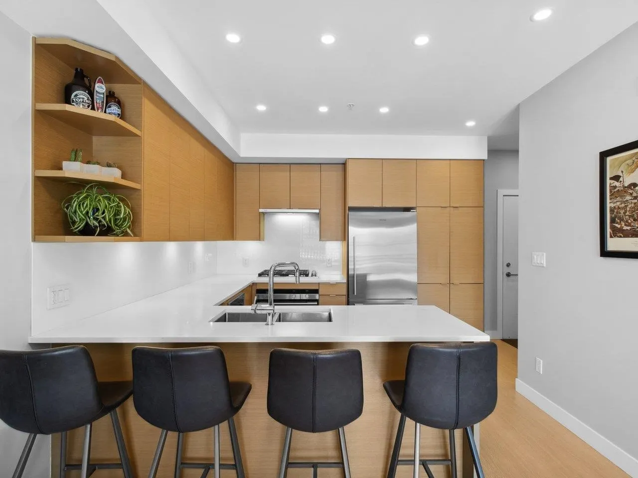 208 2528 Collingwood Street