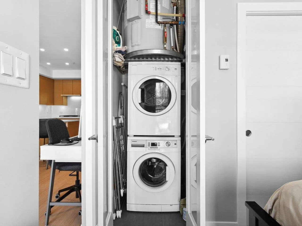 208 2528 Collingwood Street