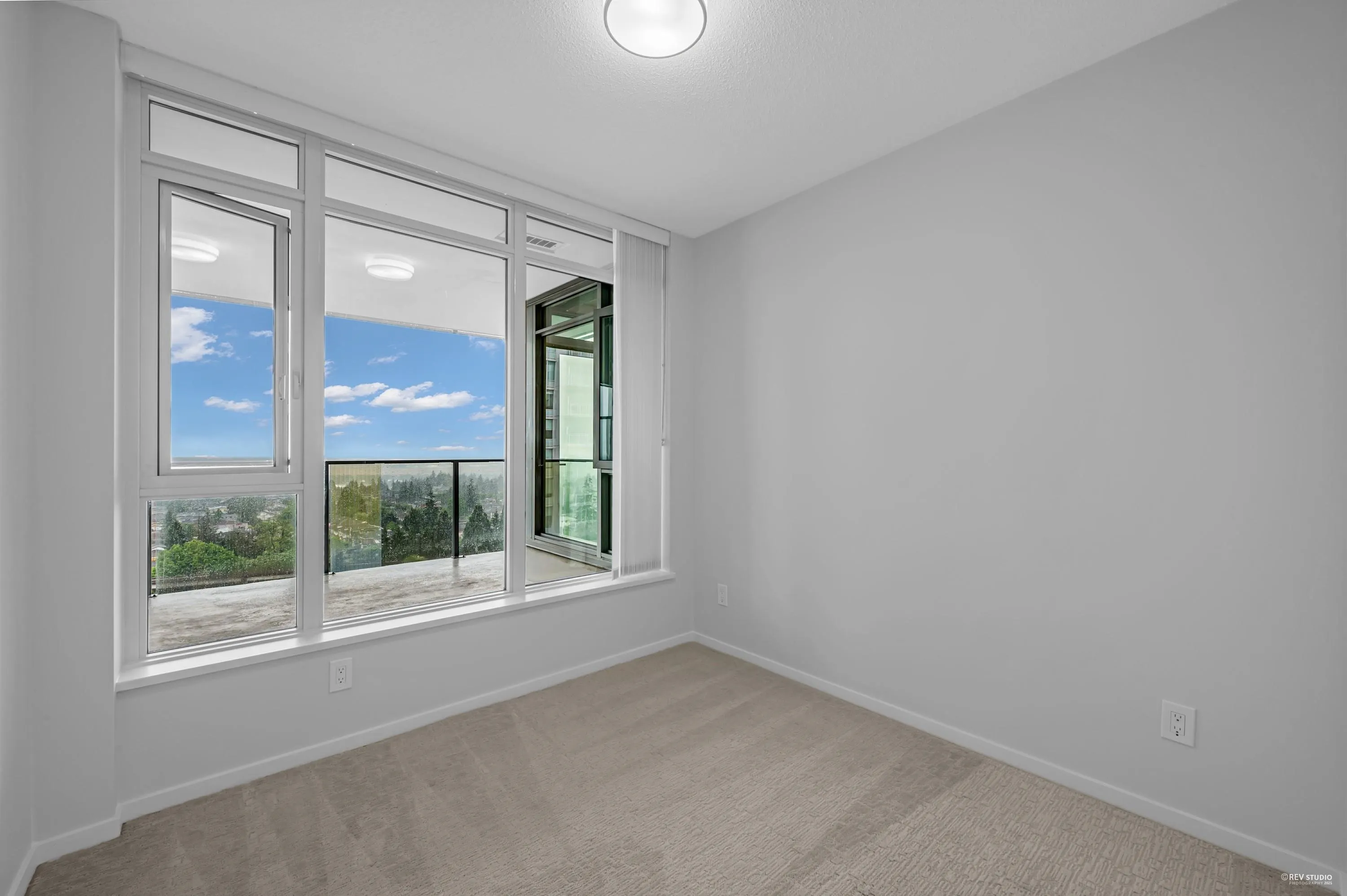 1601 6700 Dunblane Avenue