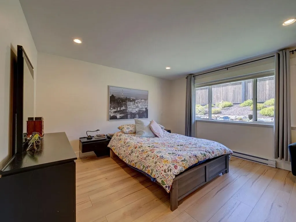 5537 Peregrine Crescent