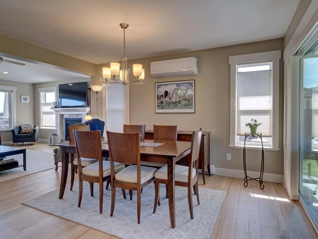 5537 Peregrine Crescent