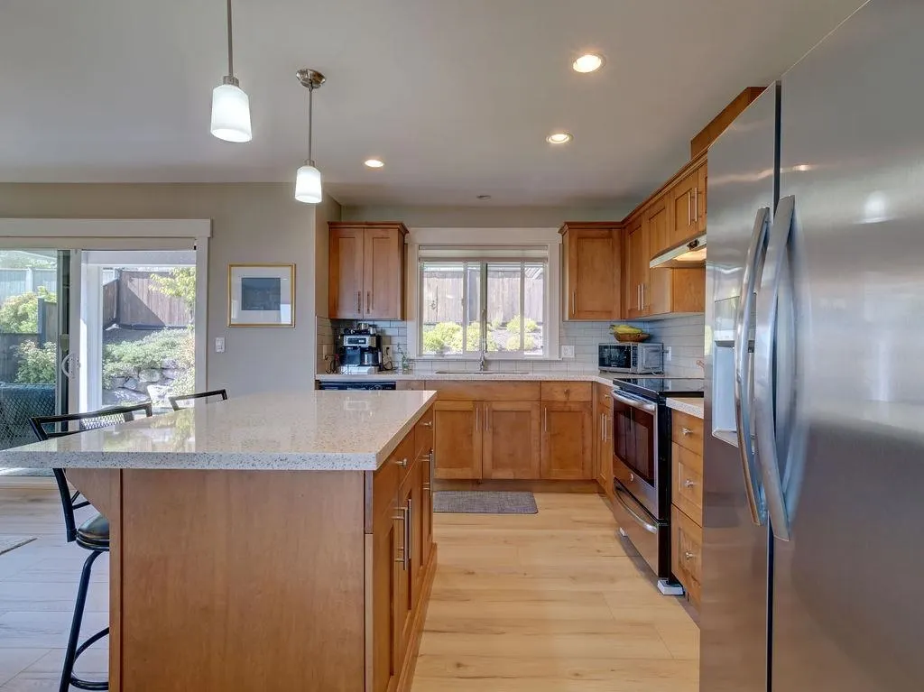 5537 Peregrine Crescent