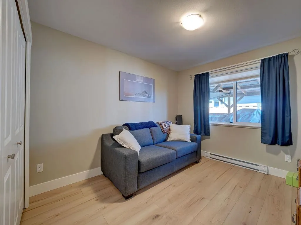5537 Peregrine Crescent