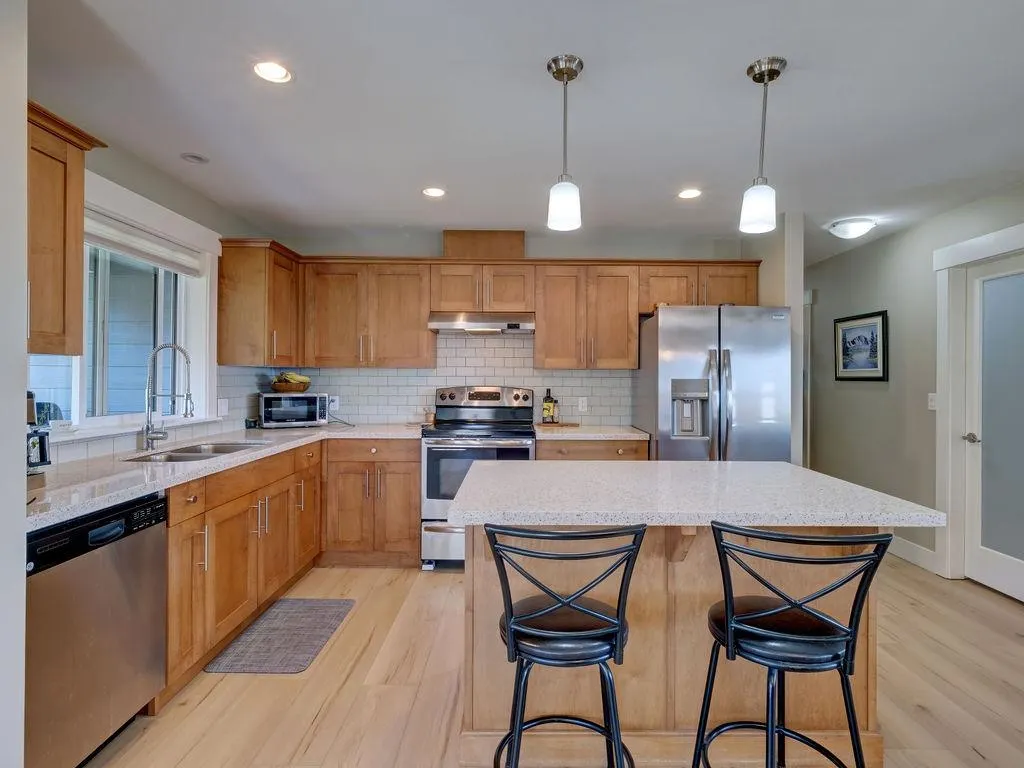 5537 Peregrine Crescent