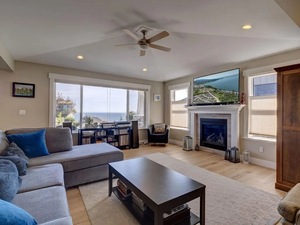 5537 Peregrine Crescent