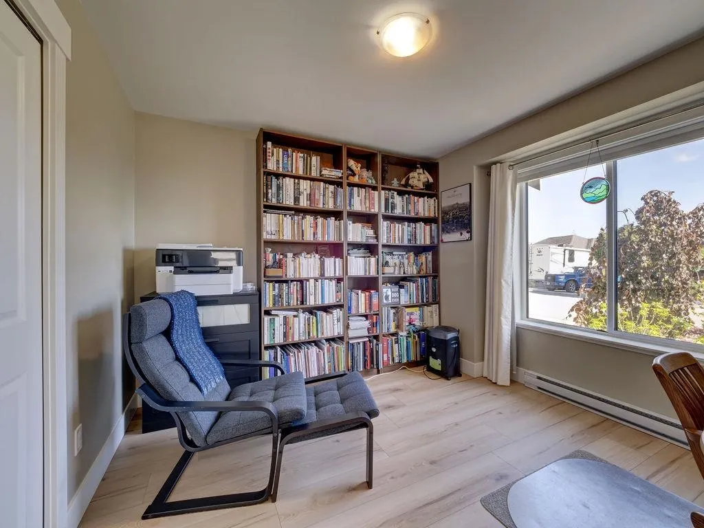 5537 Peregrine Crescent
