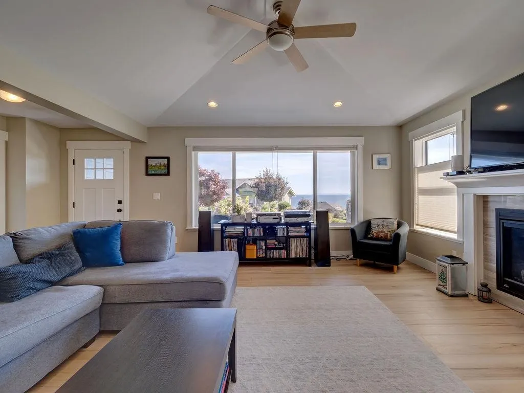 5537 Peregrine Crescent
