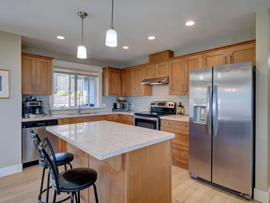 5537 Peregrine Crescent