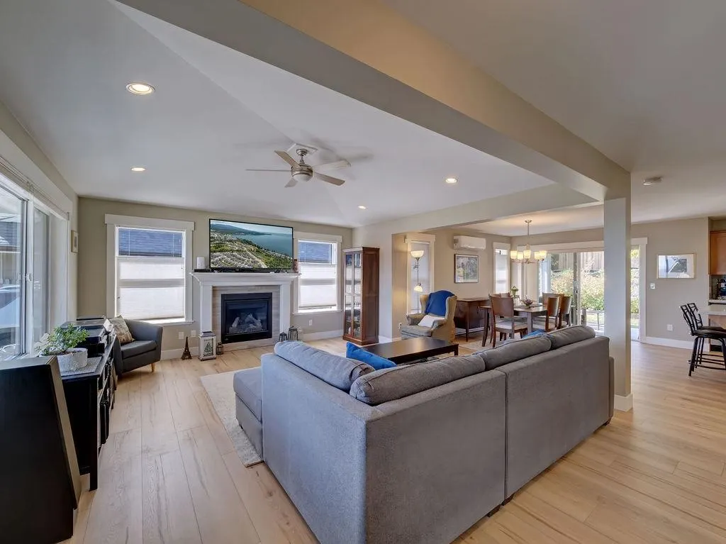 5537 Peregrine Crescent