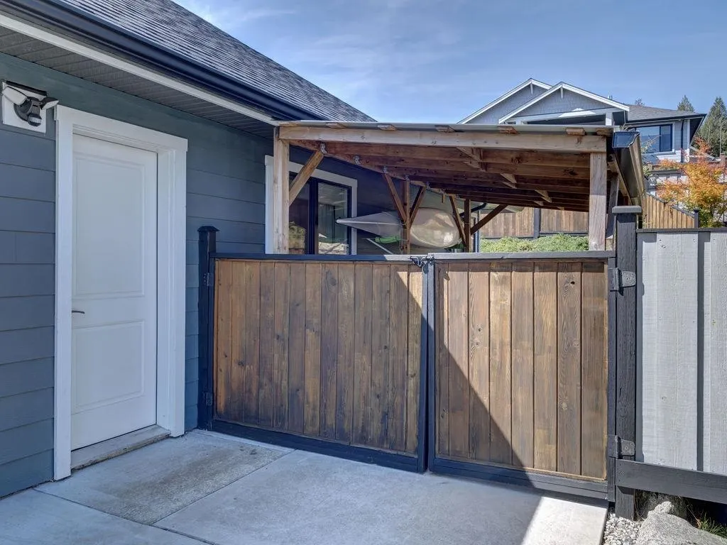 5537 Peregrine Crescent