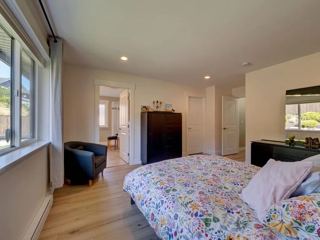 5537 Peregrine Crescent