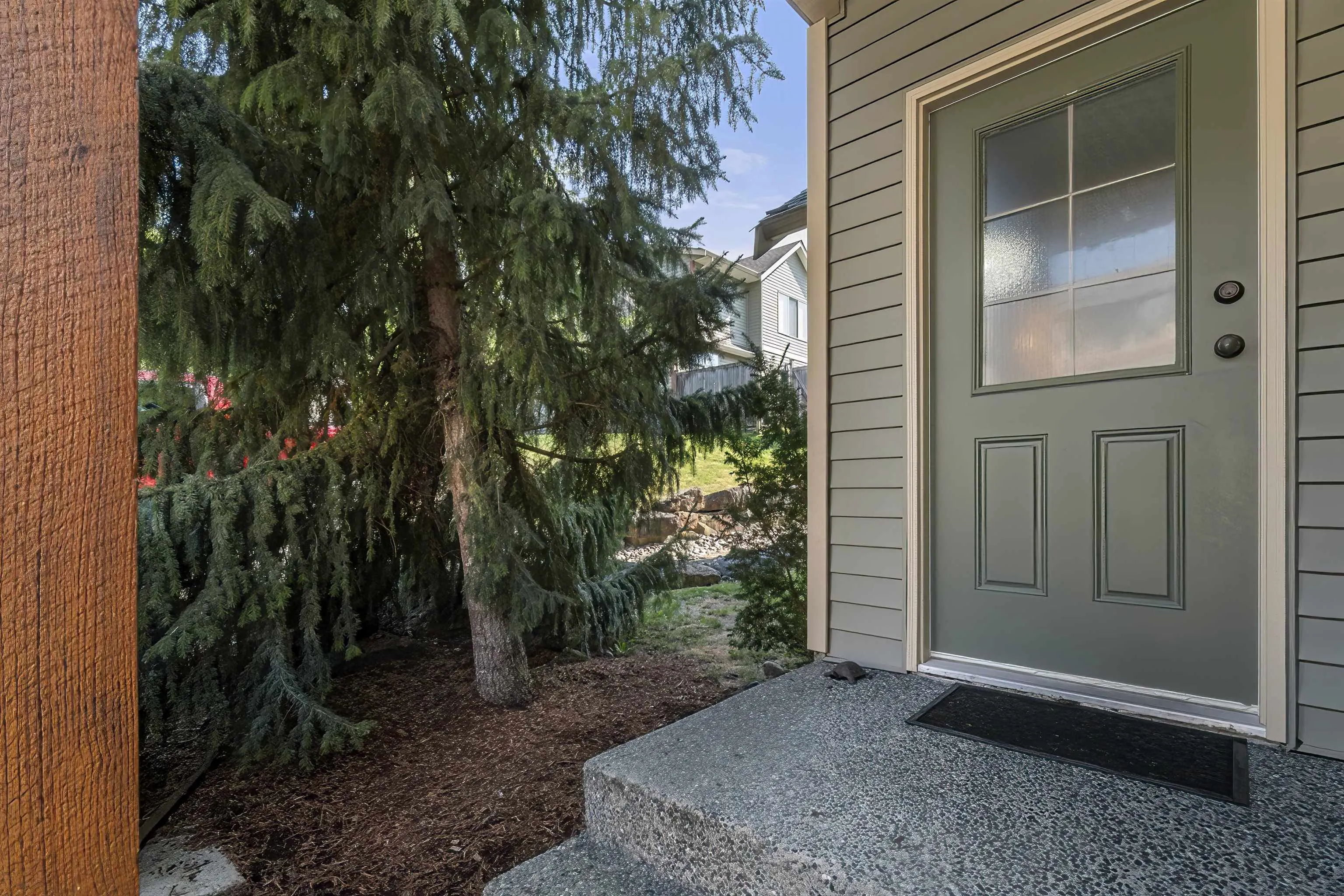 64 46840 Russell Road