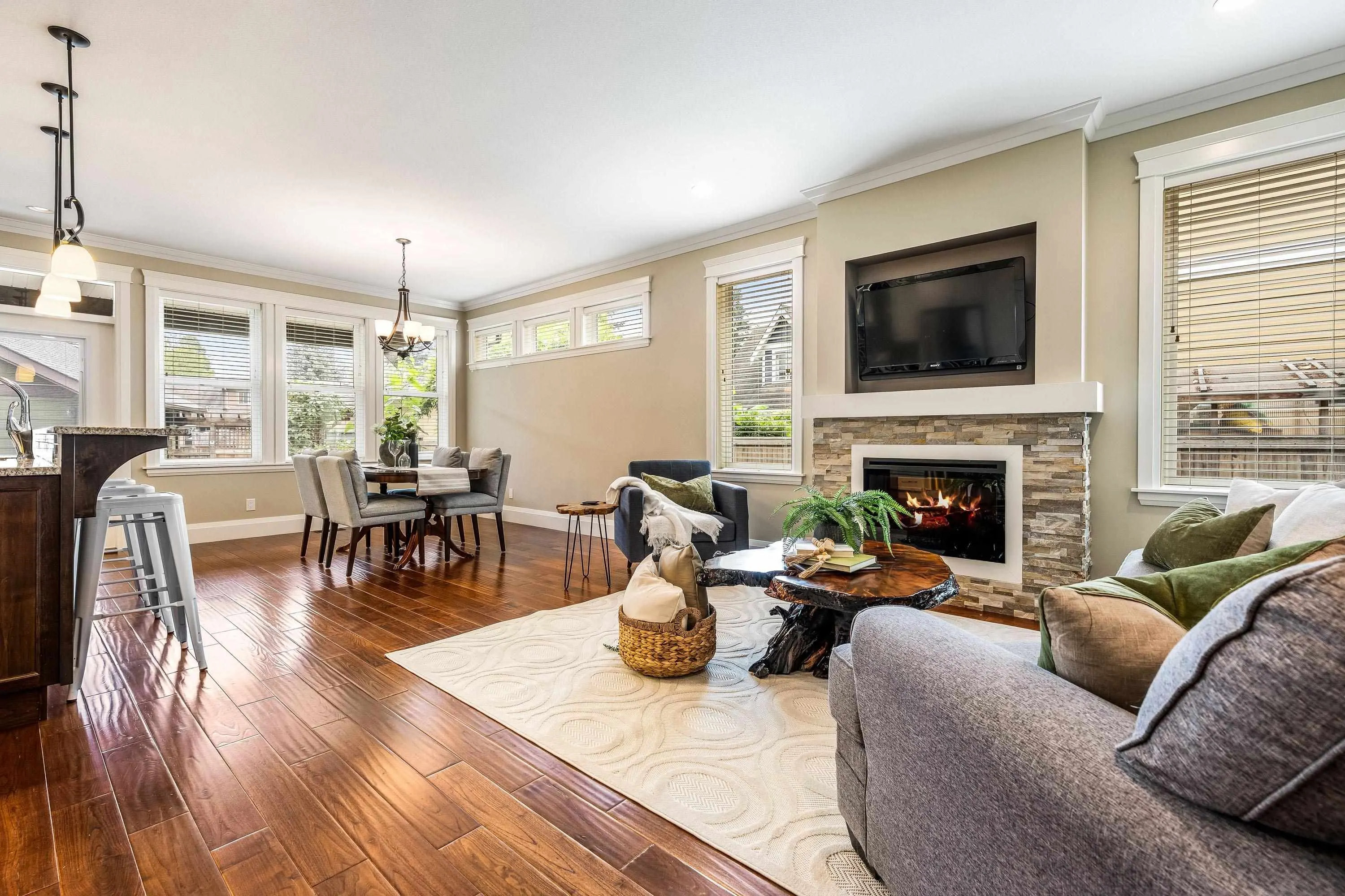 2 5882 Cowichan Street
