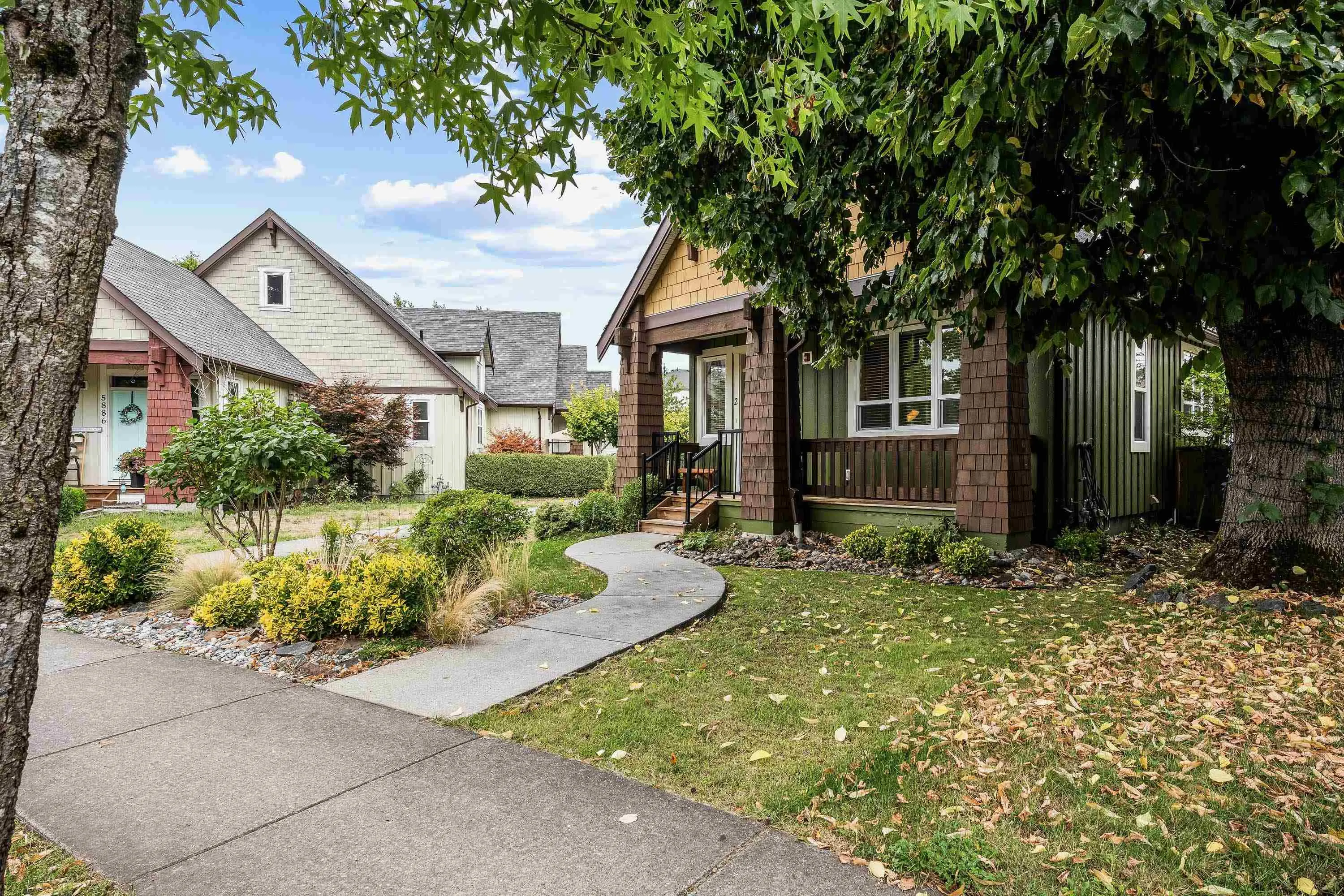 2 5882 Cowichan Street