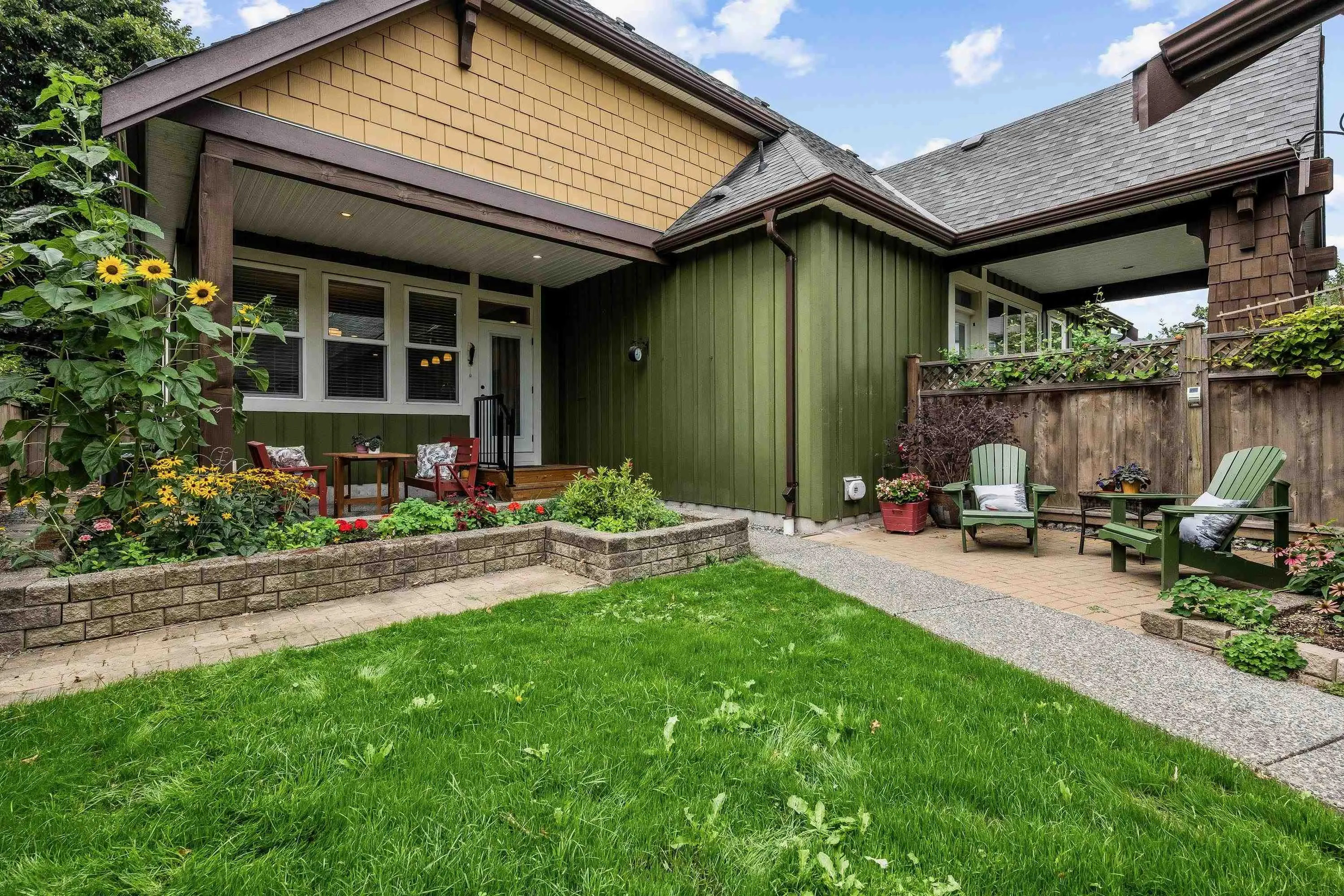 2 5882 Cowichan Street