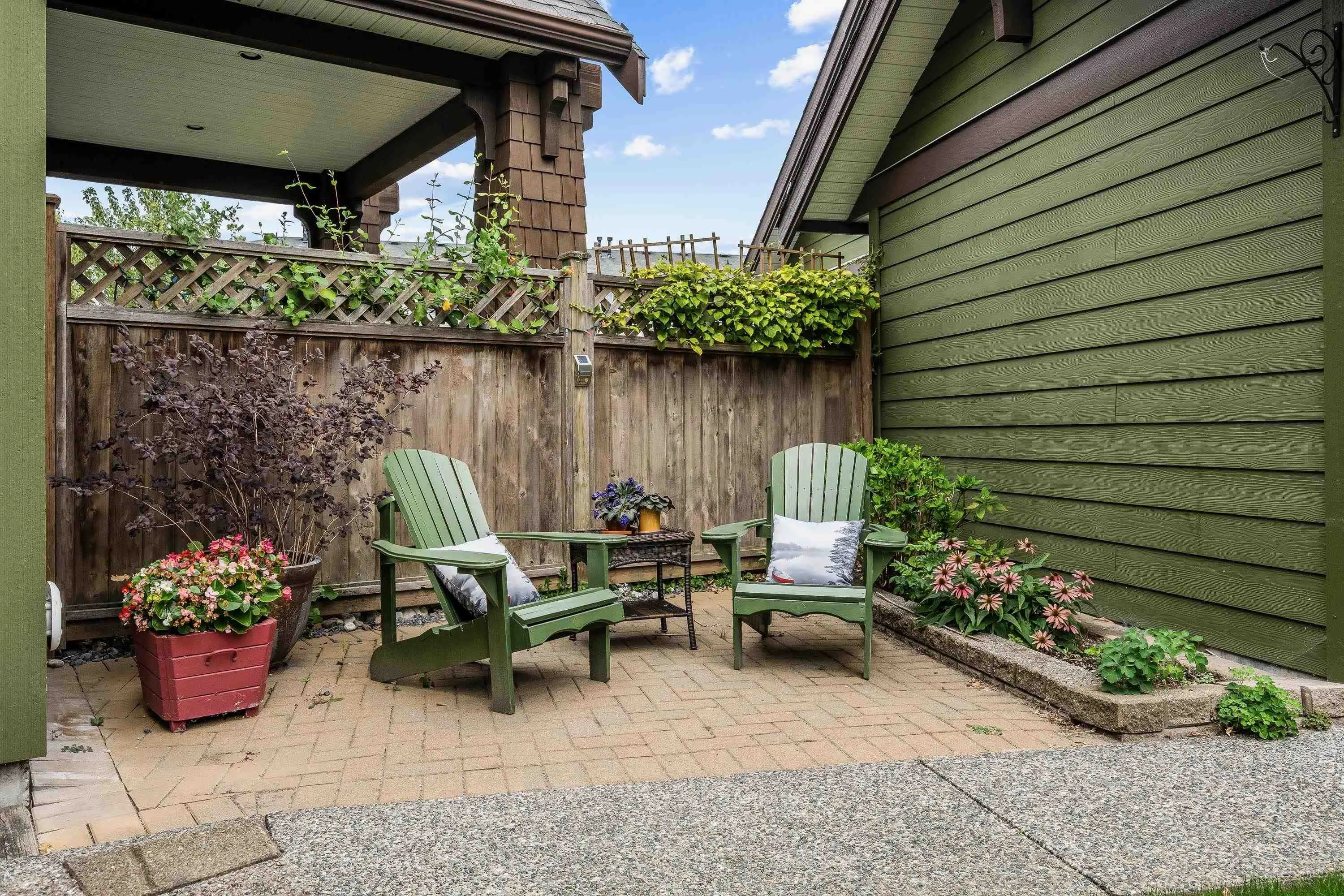 2 5882 Cowichan Street