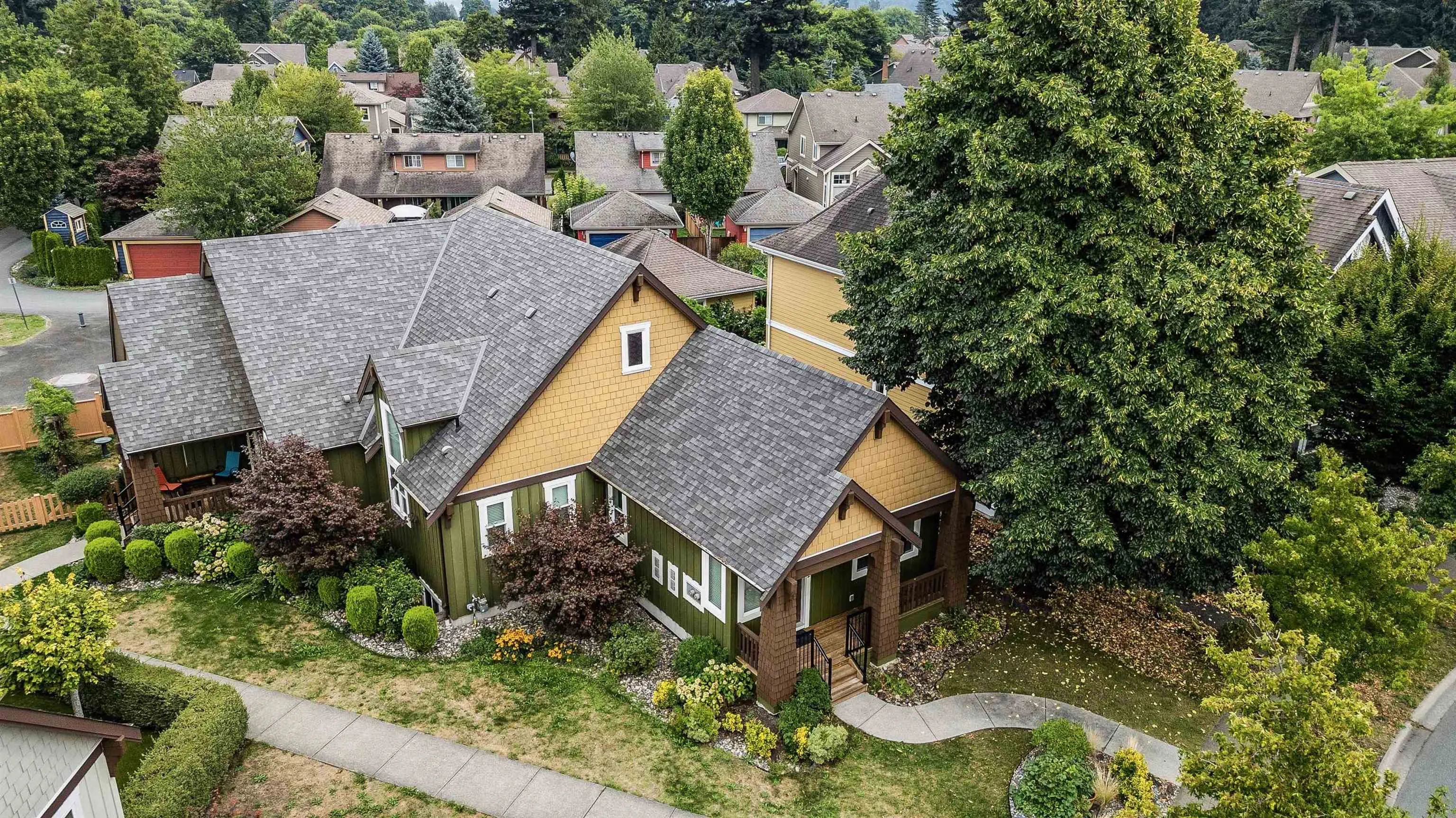 2 5882 Cowichan Street