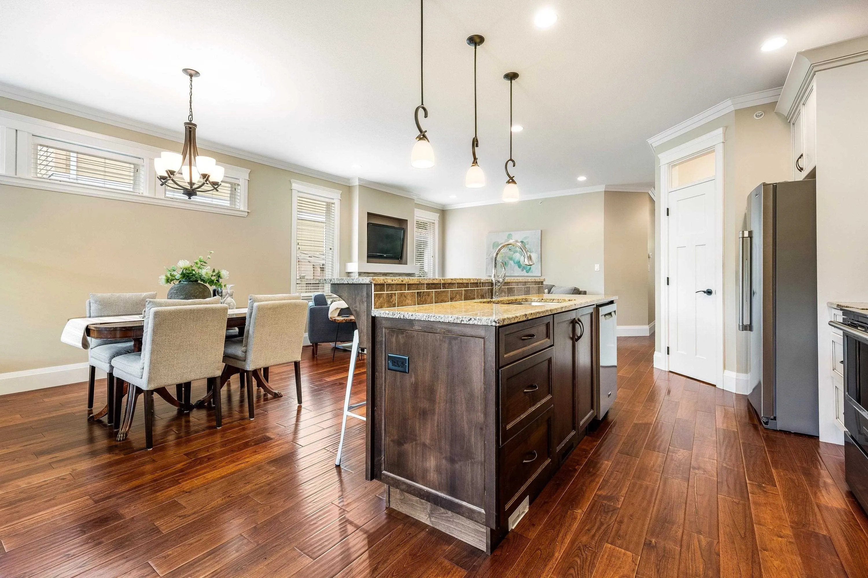 2 5882 Cowichan Street