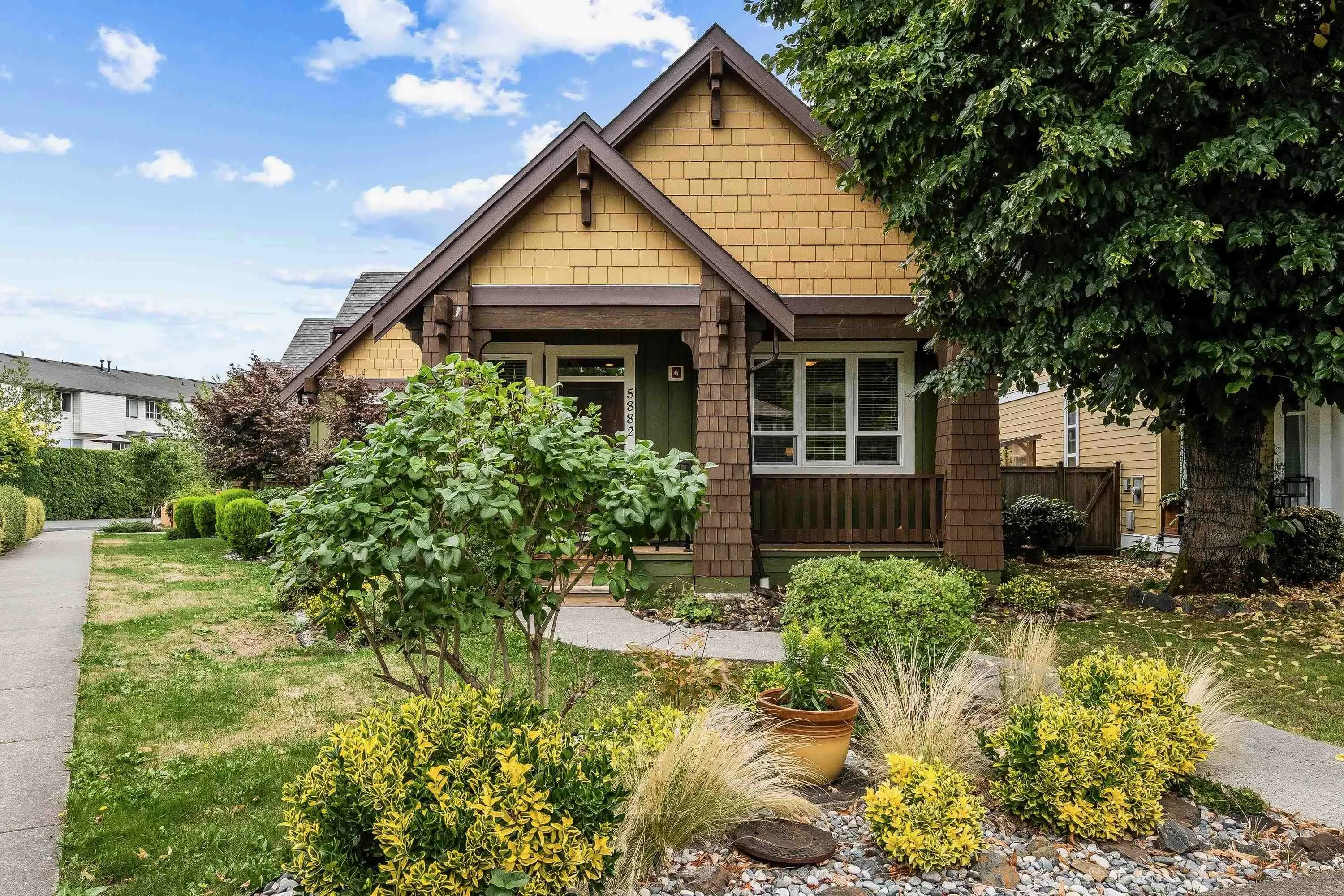 2 5882 Cowichan Street