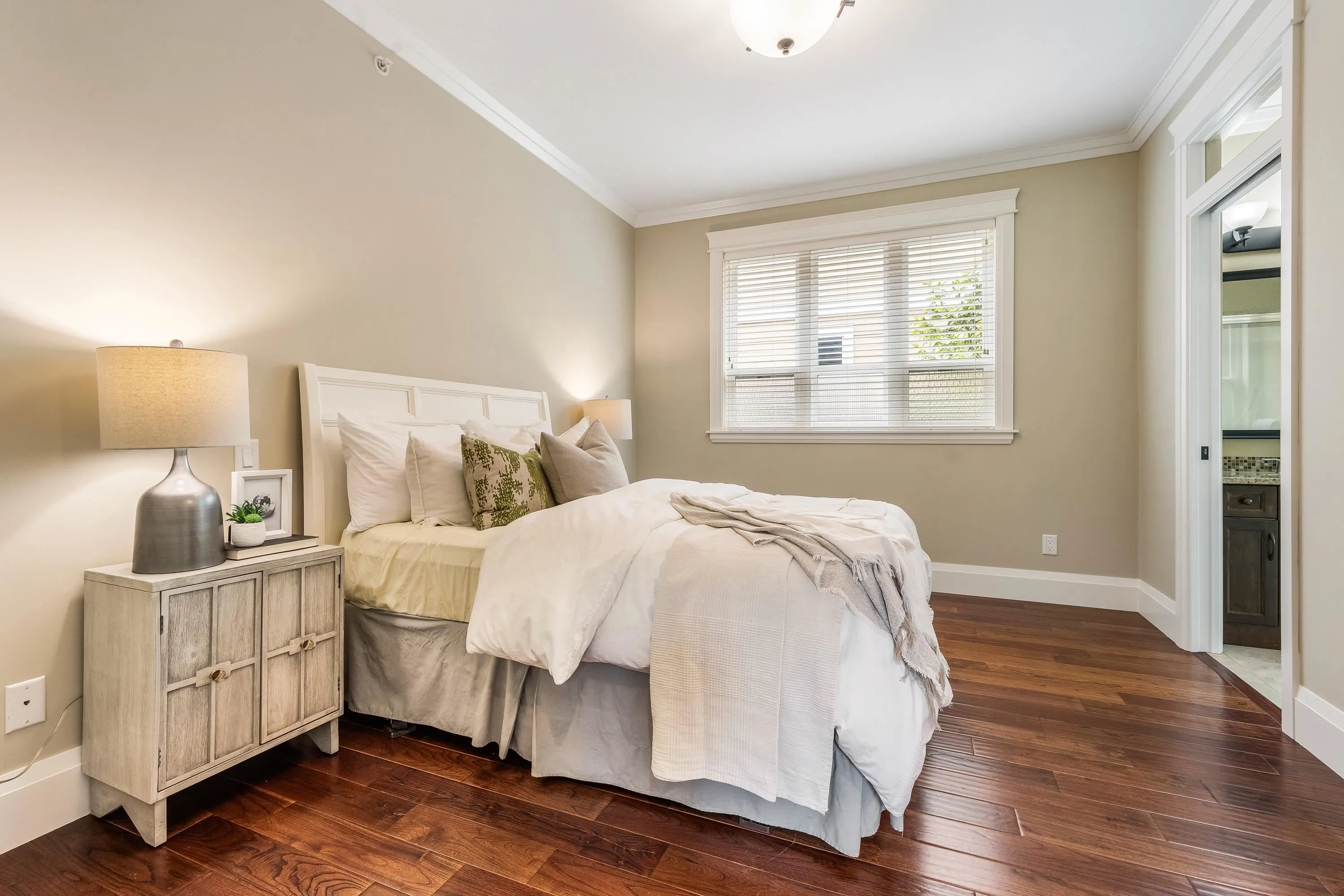 2 5882 Cowichan Street