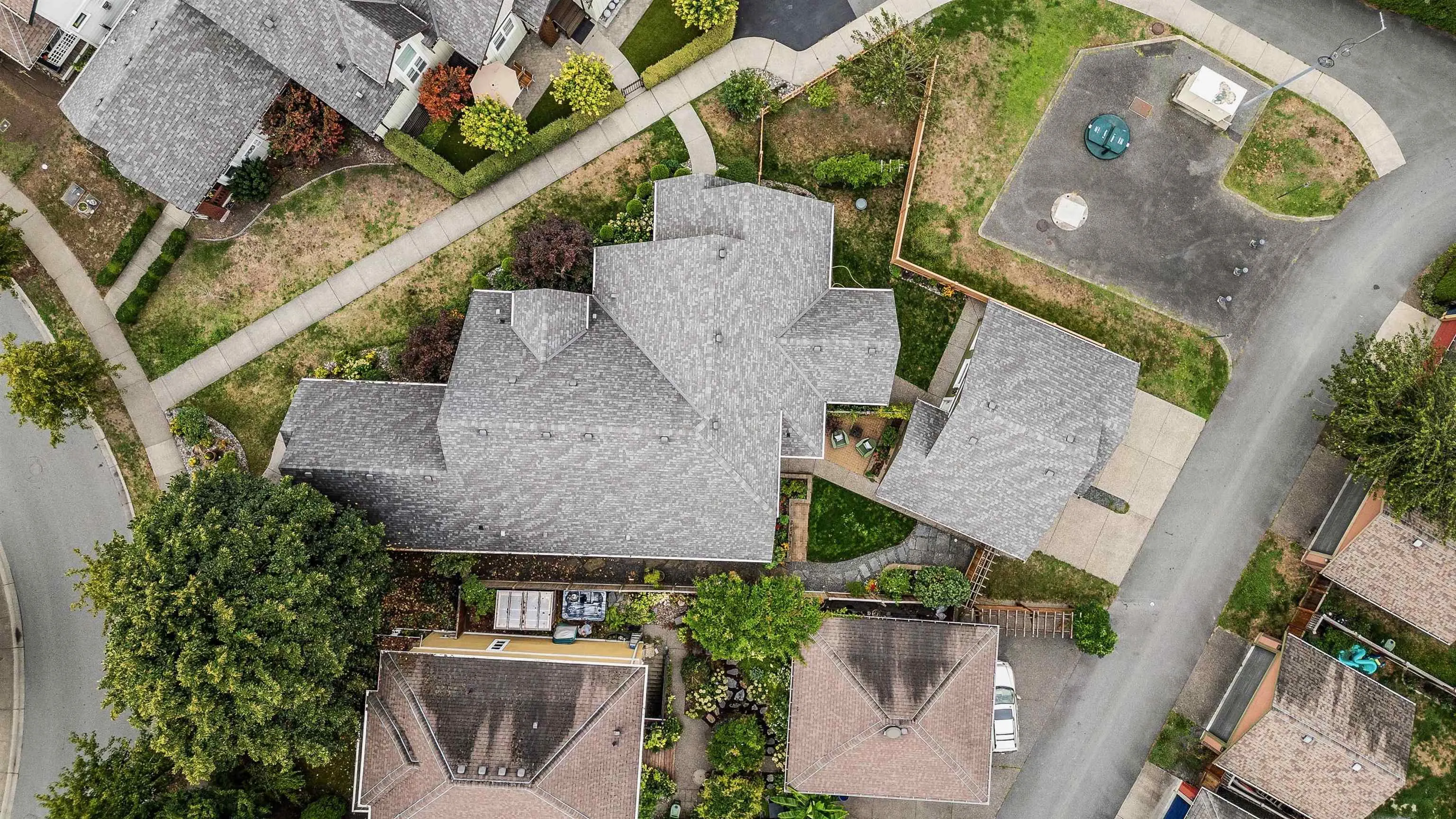 2 5882 Cowichan Street