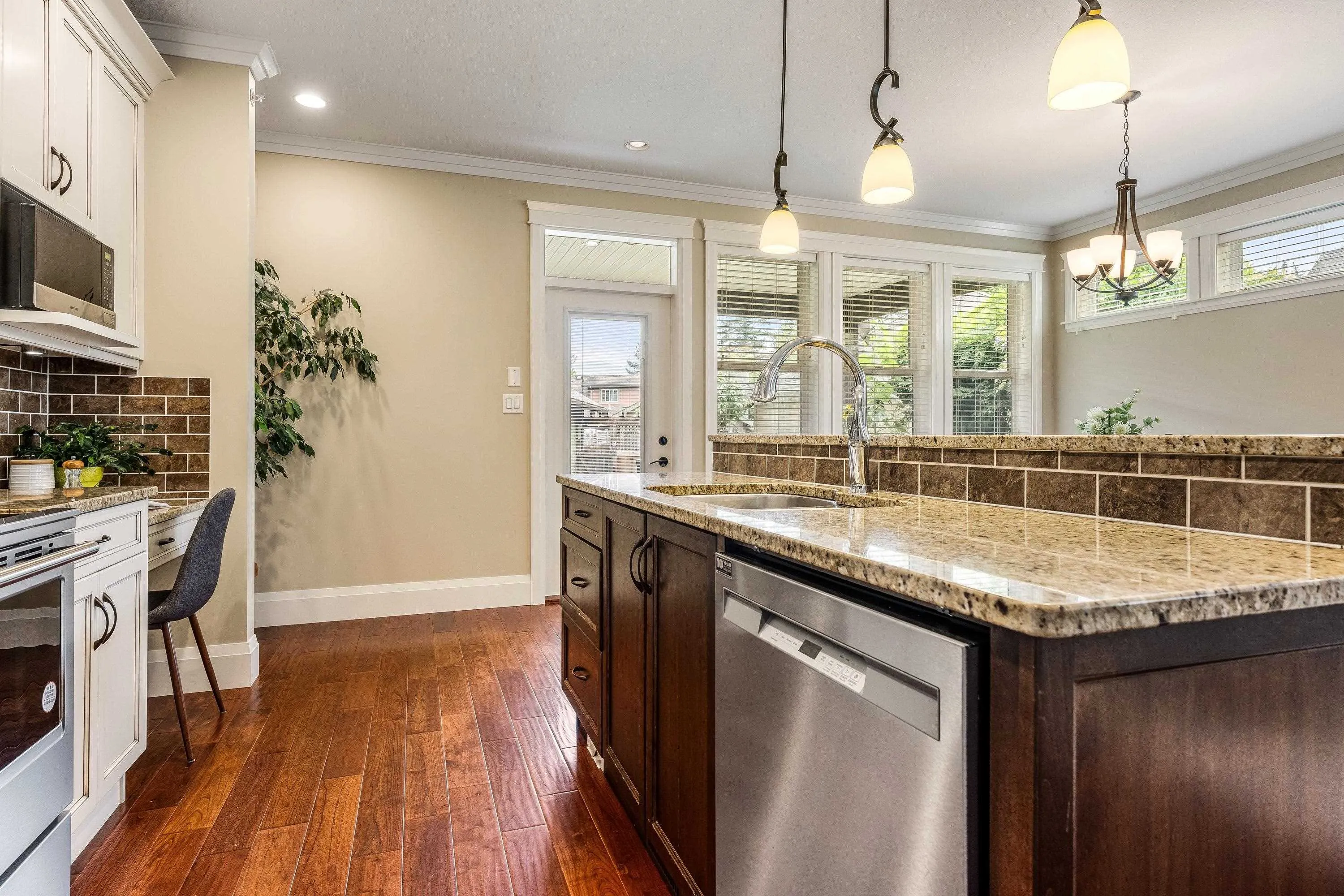 2 5882 Cowichan Street