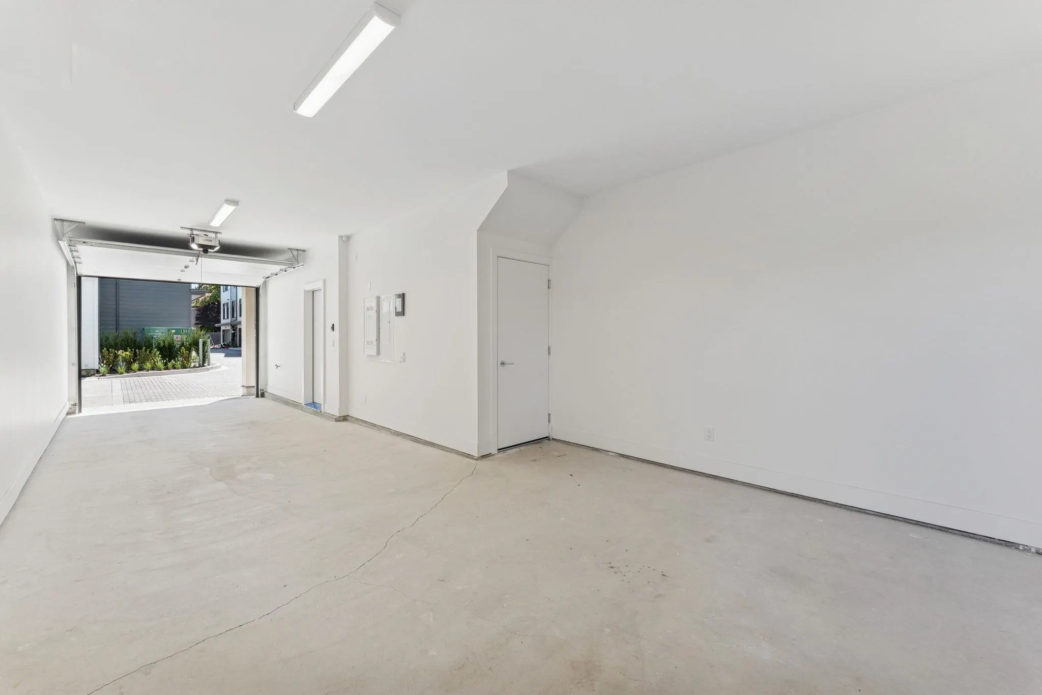 33 10188 No. 1 Road