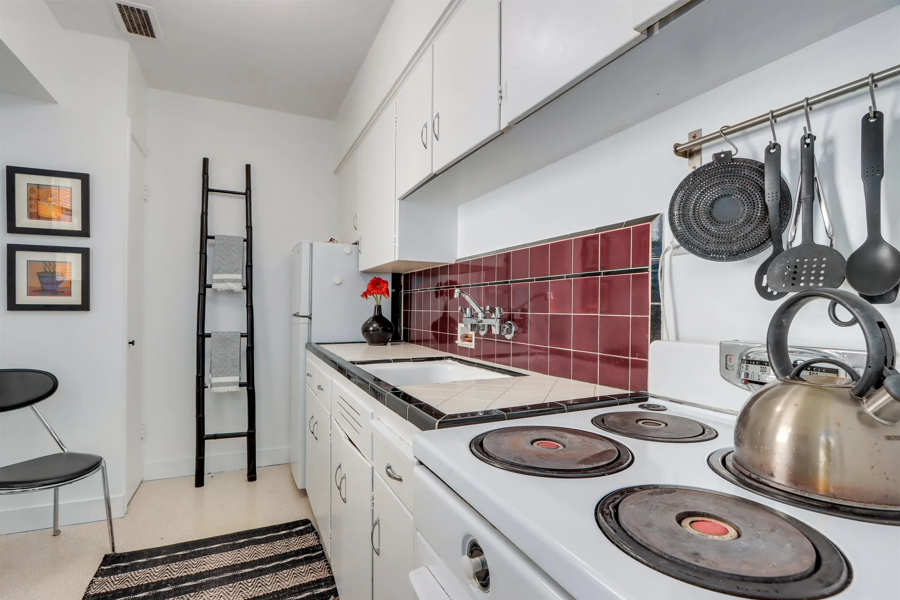 303 1565 Burnaby Street