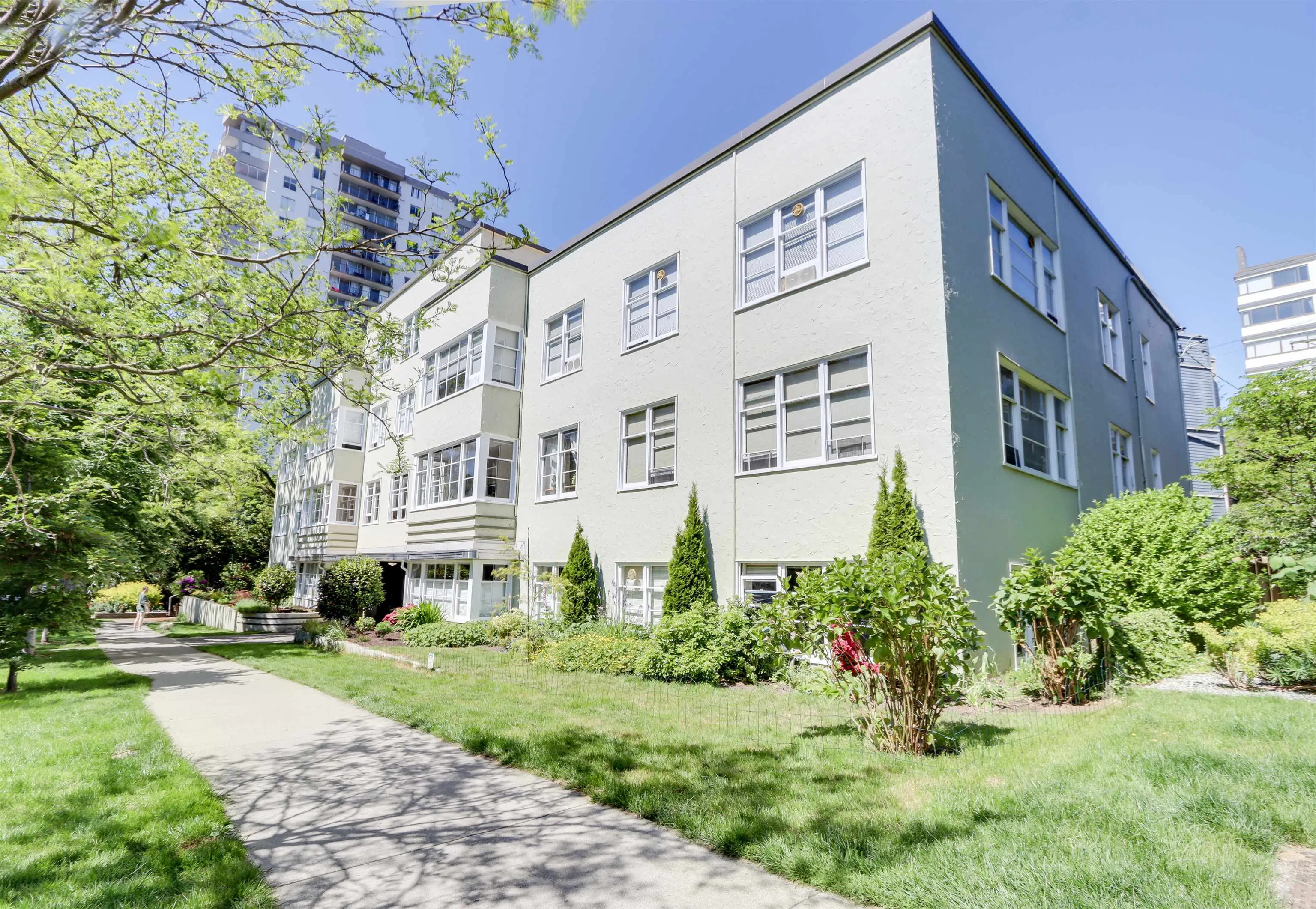 303 1565 Burnaby Street