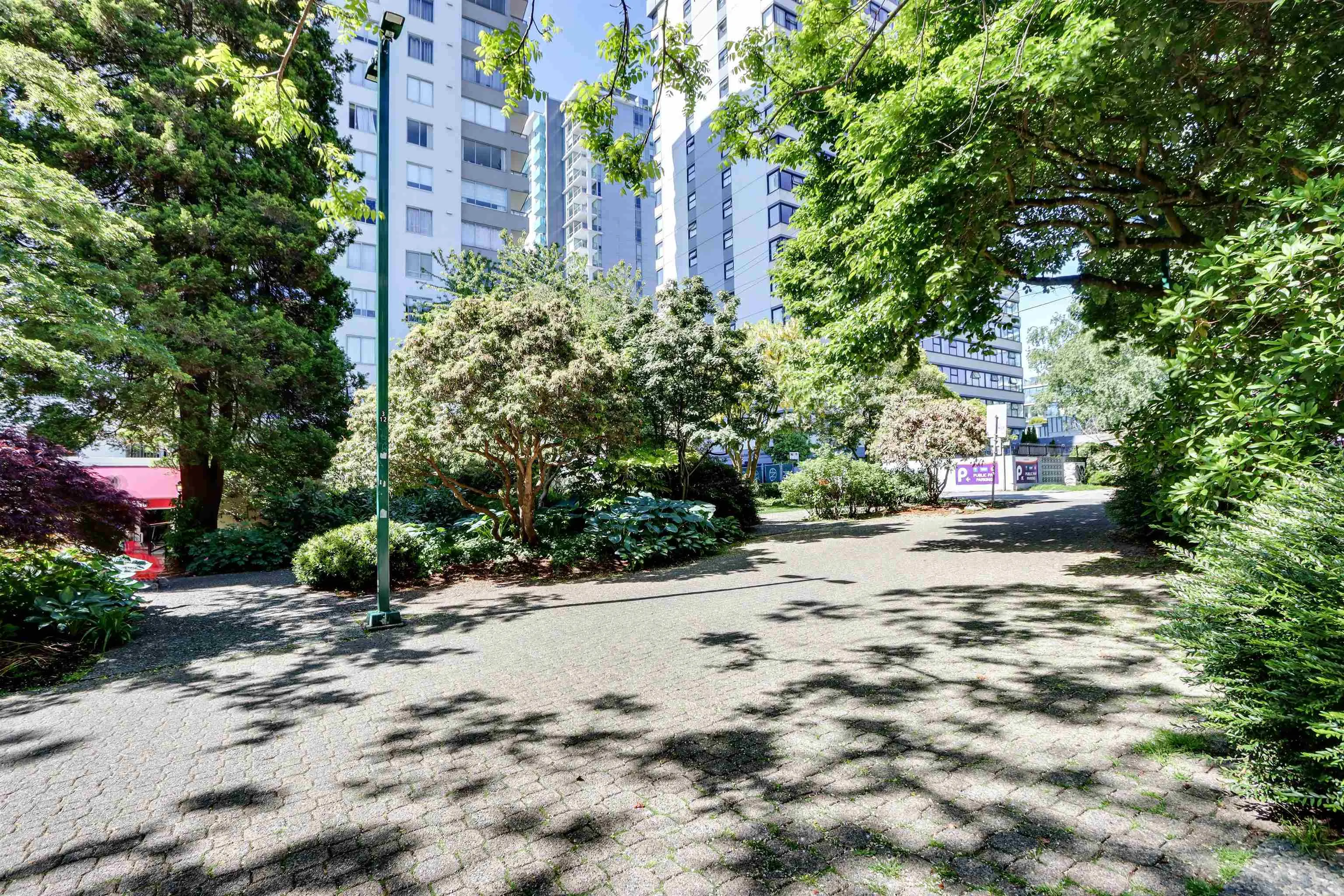 303 1565 Burnaby Street