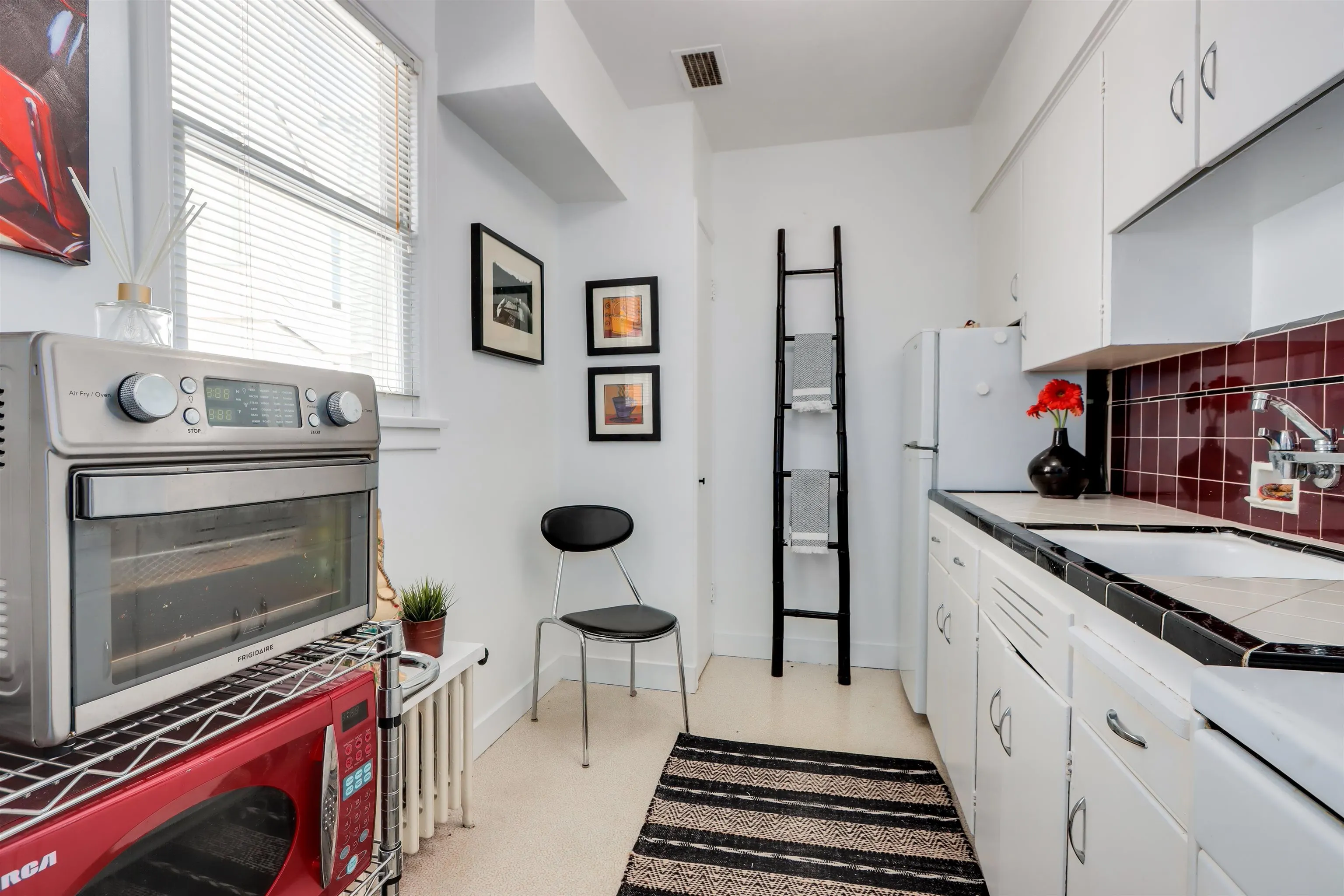303 1565 Burnaby Street