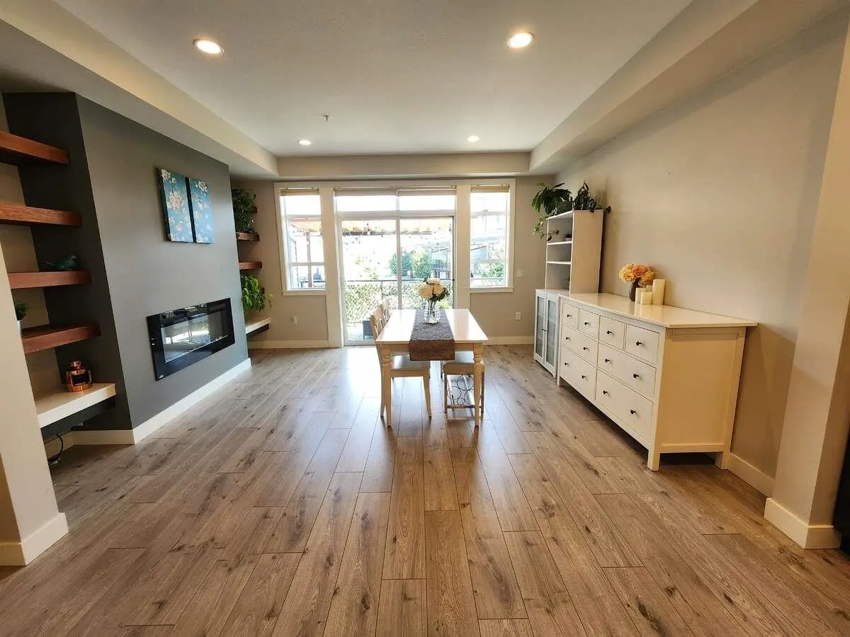 51 8413 Midtown Way