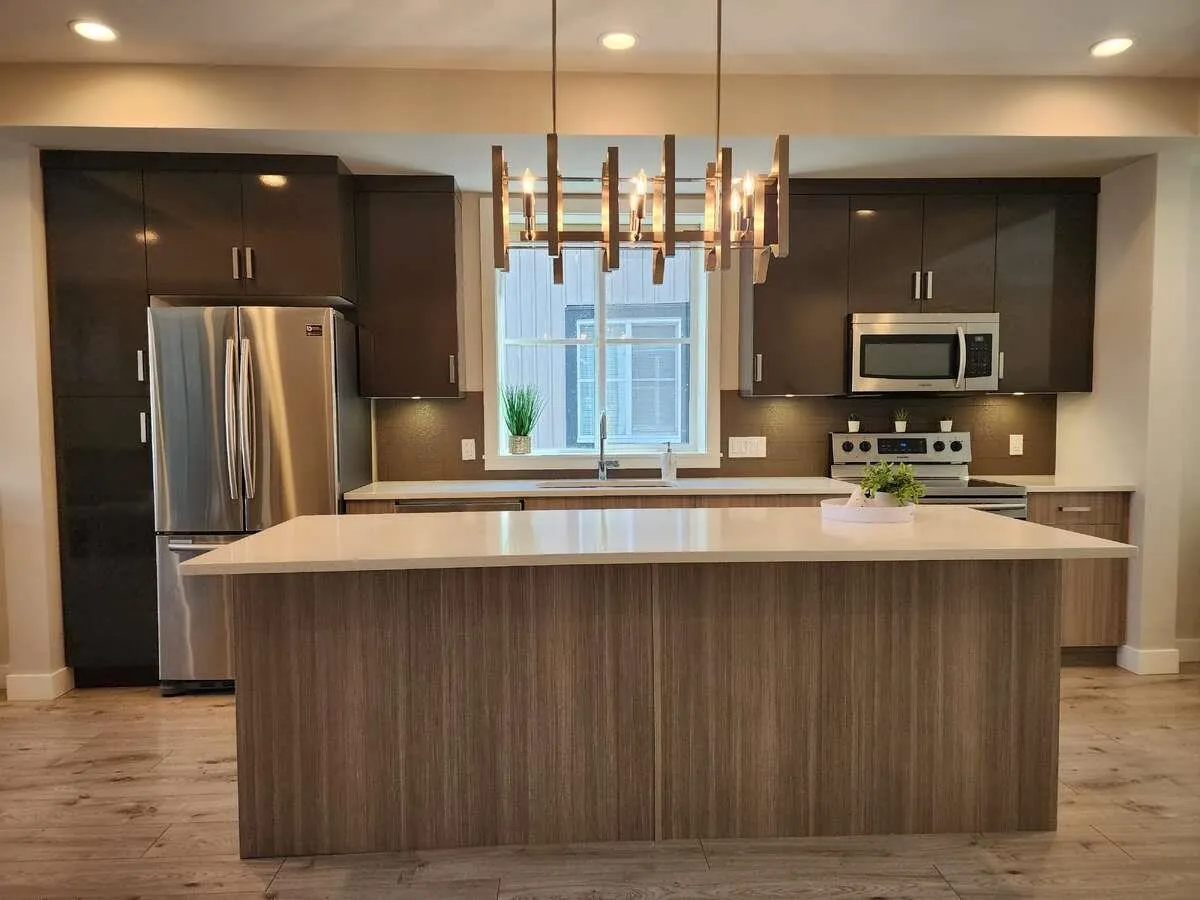 51 8413 Midtown Way