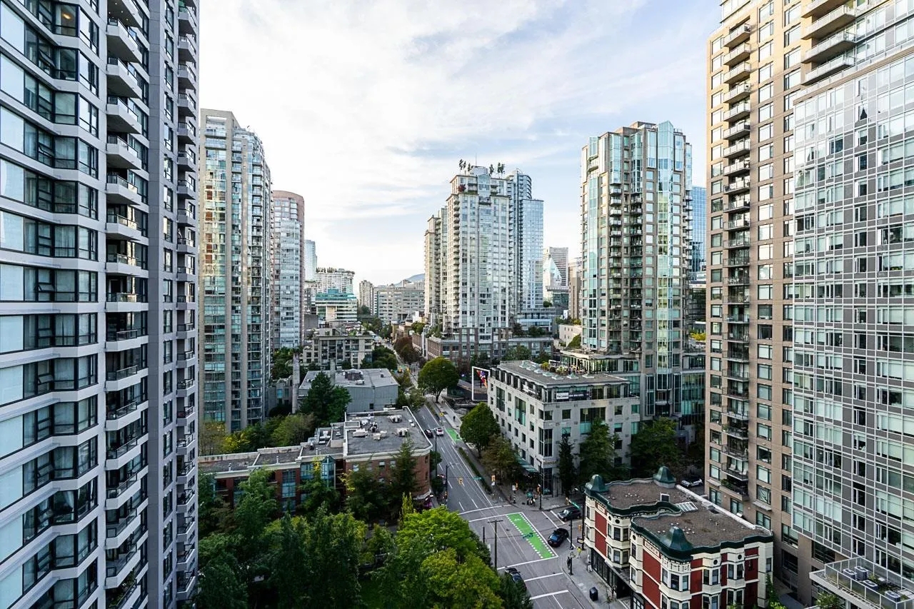1708 909 Mainland Street