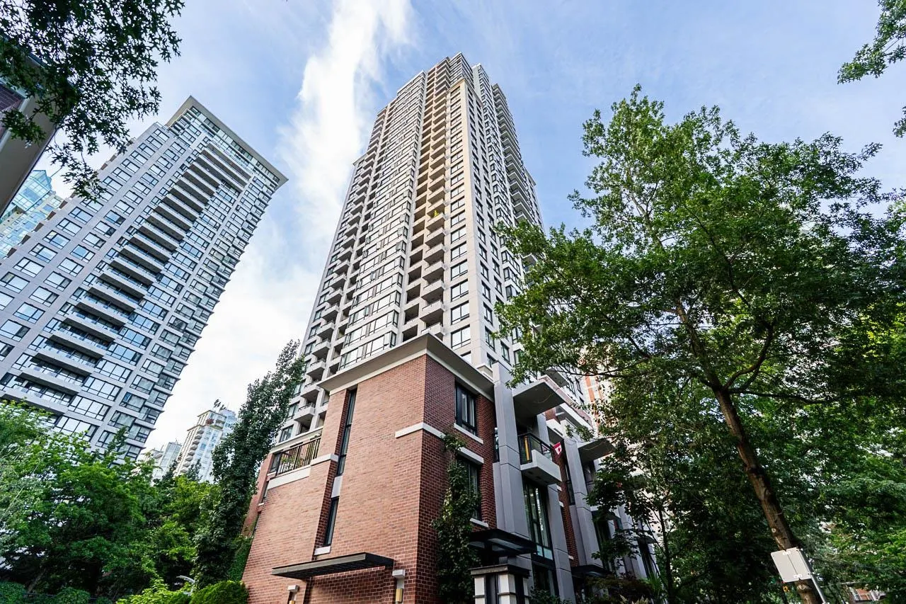 1708 909 Mainland Street
